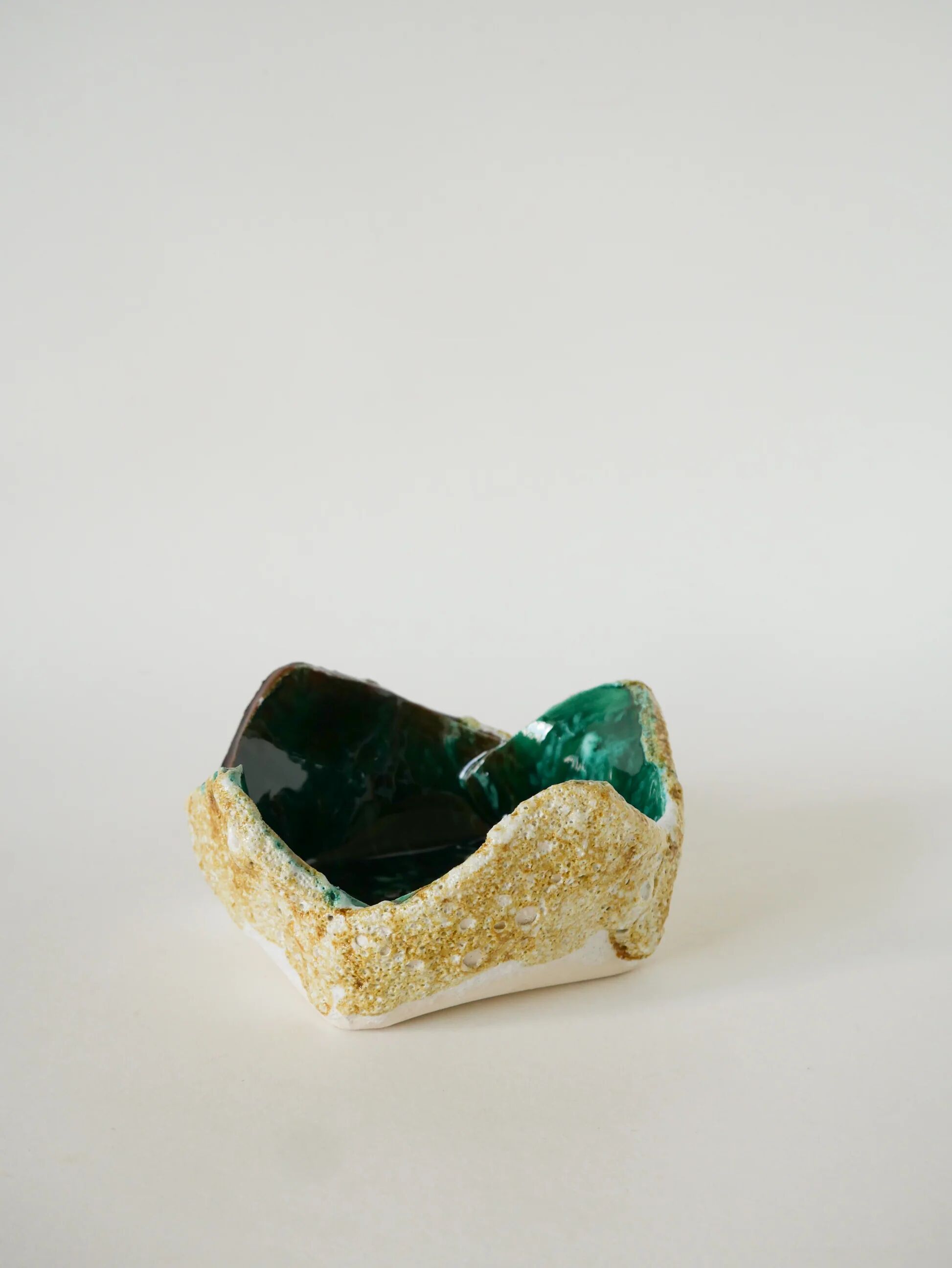Ashtray in Fat Lava, flower neckline, yellow and green, 1970 - 15 x 7 cm