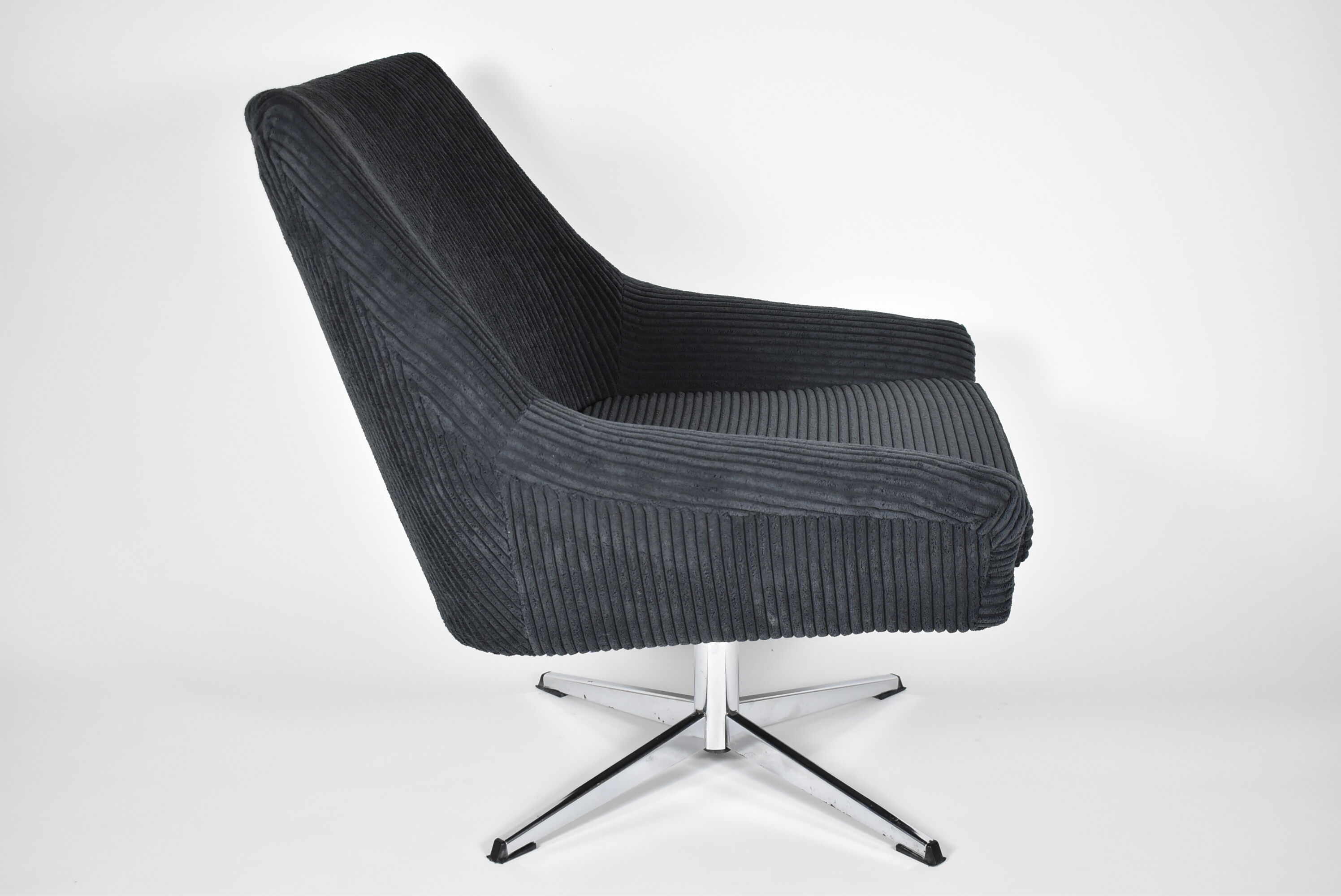 Mid-century armchair Shell, Deutsche Democratic Republic, DDR, 1960s, Black Cord, Chrome