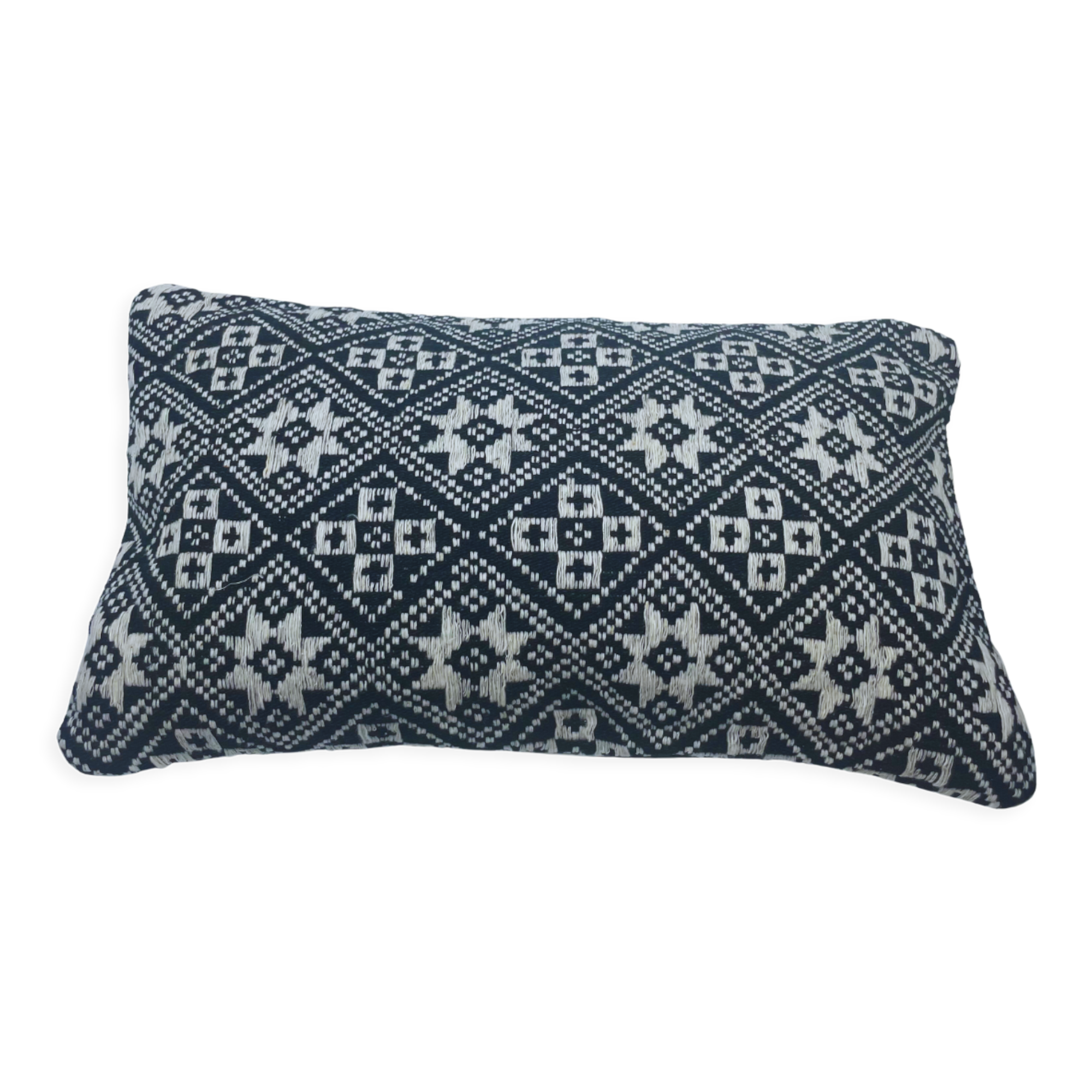 Marine Dokmai cushion