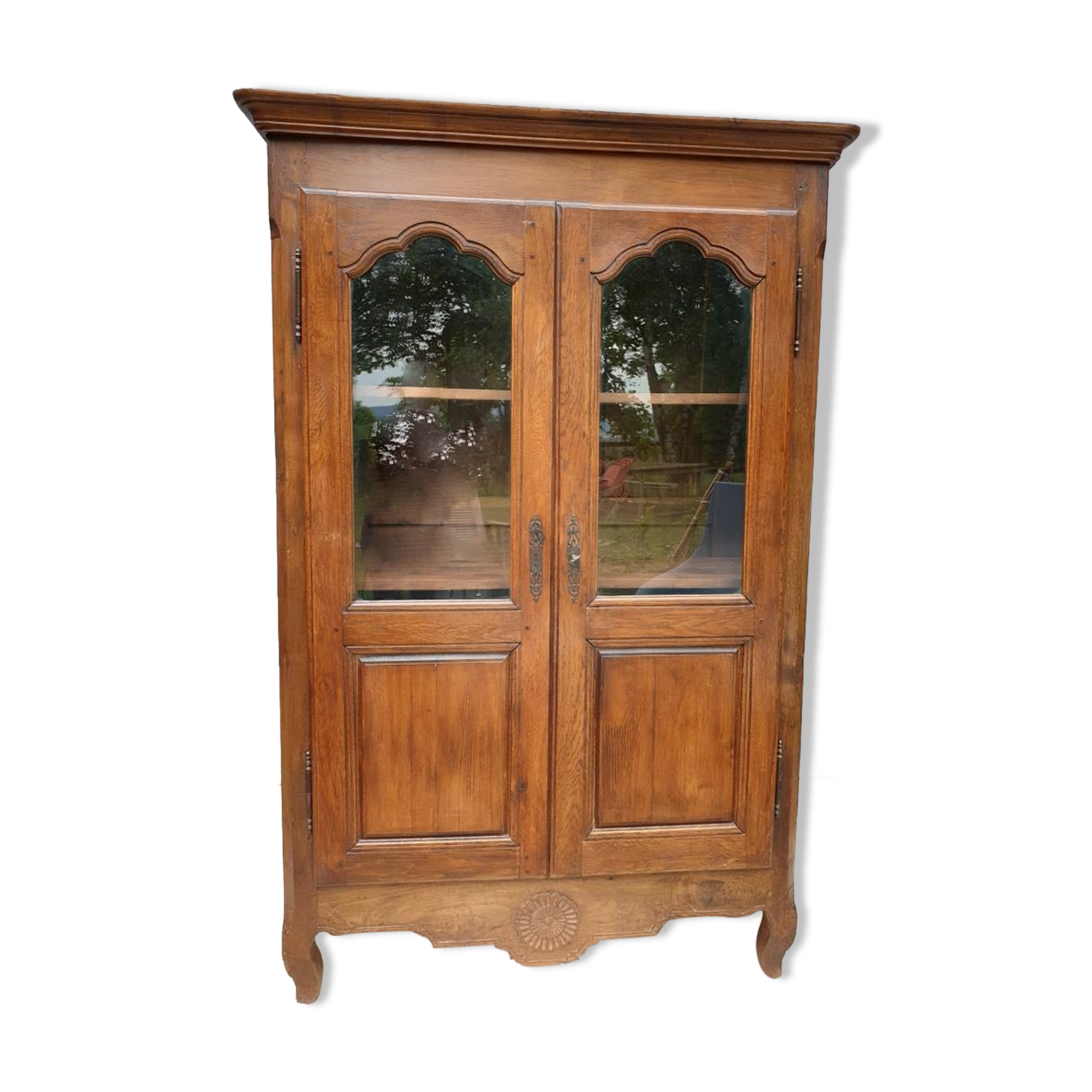 Walnut glazed bookcase with nineteenth century rose window