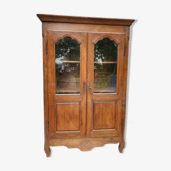 Walnut glazed bookcase with nineteenth century rose window