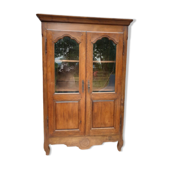 Walnut glazed bookcase with nineteenth century rose window