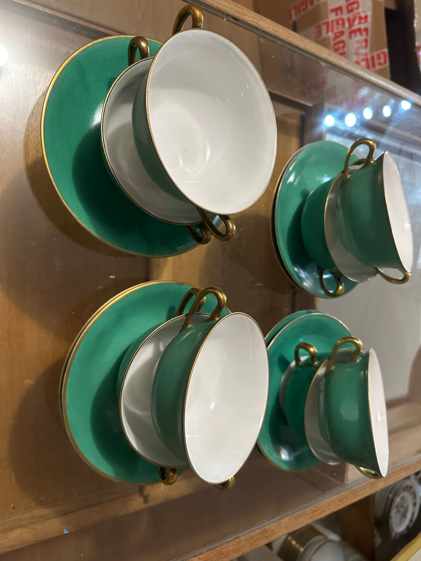 Service Art Déco de 6 tasses à double anses en porcelaine de Limoges