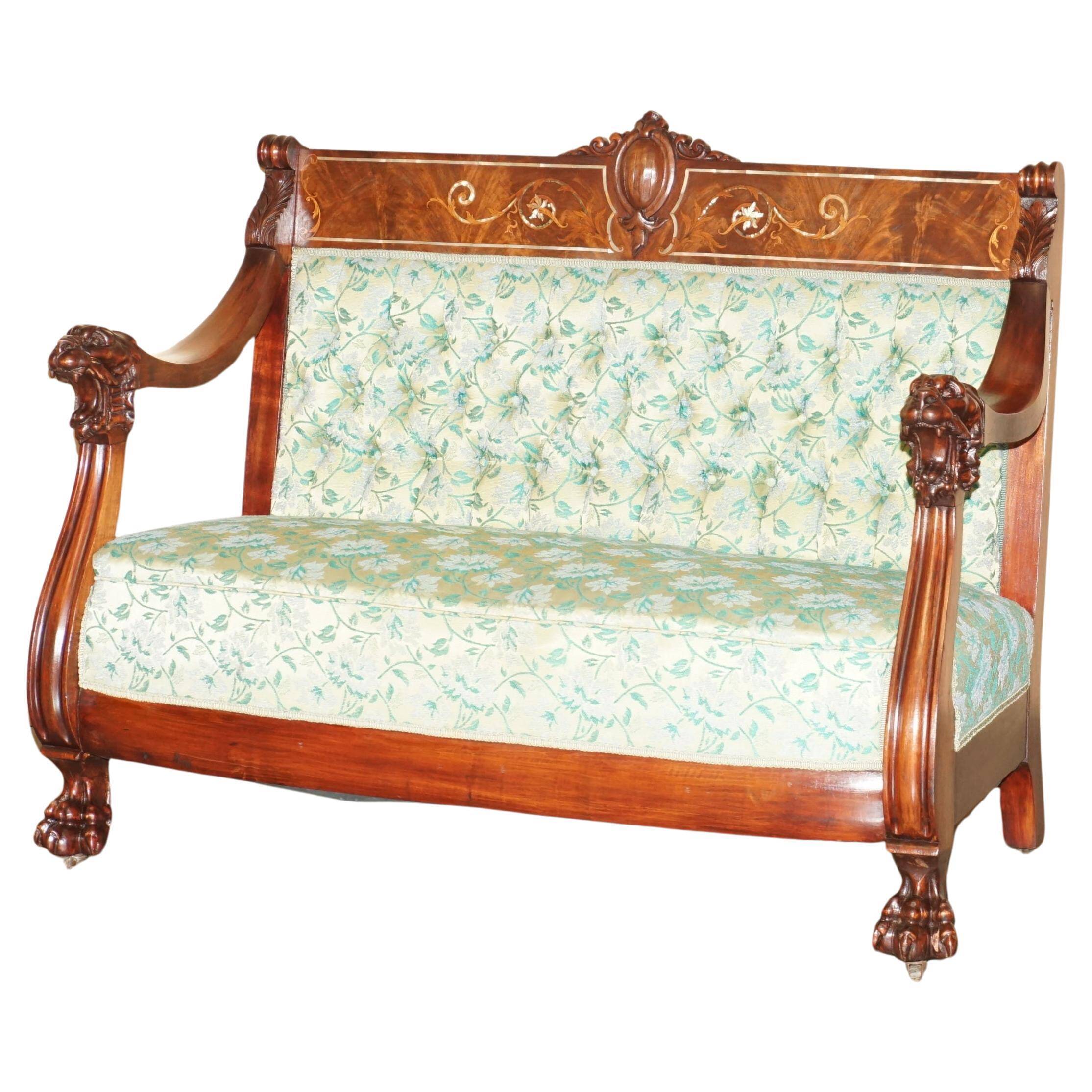Canapé Chesterfield Ancien Sculpté en Noyer avec Incrustation de Nacre