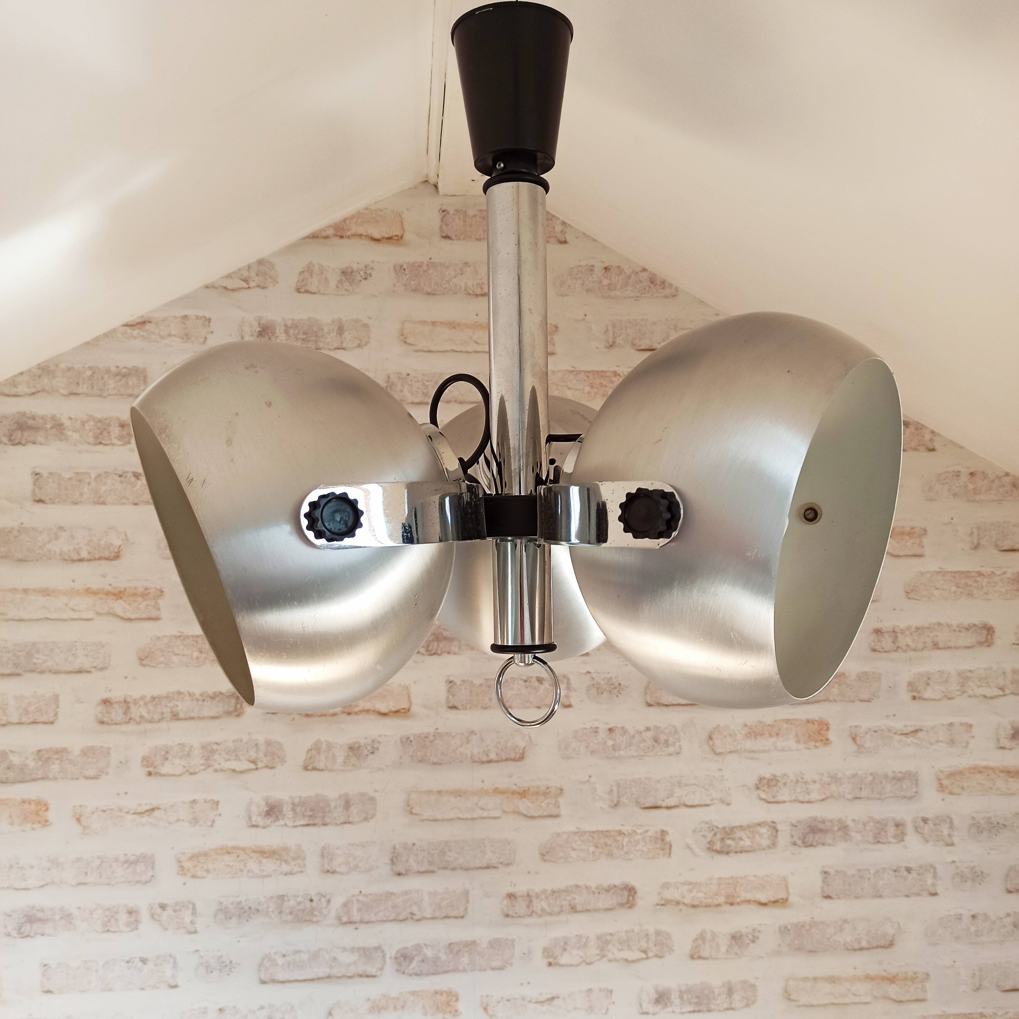 Vintage metal suspension