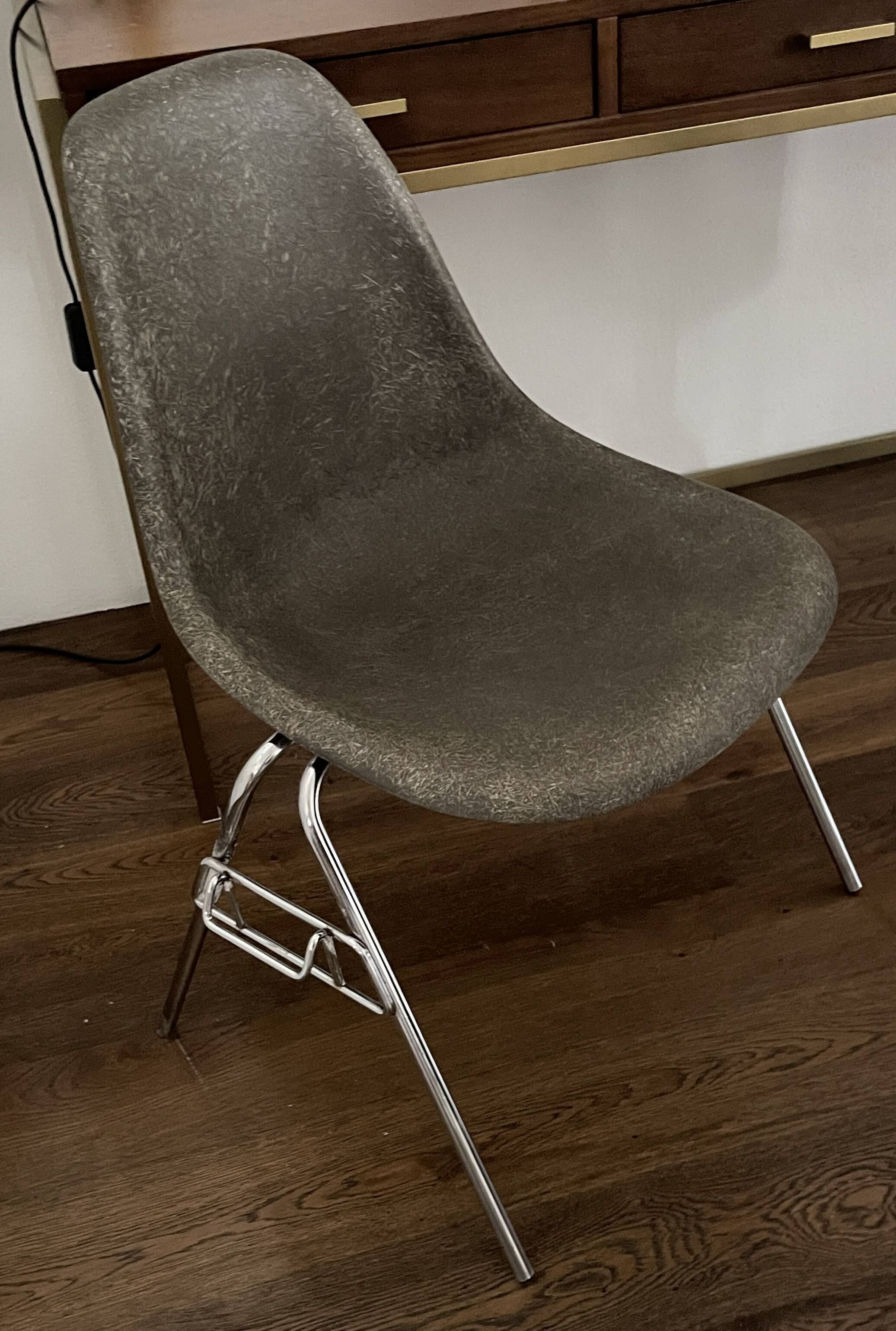 DSS chair Charles Eames - Herman Miller