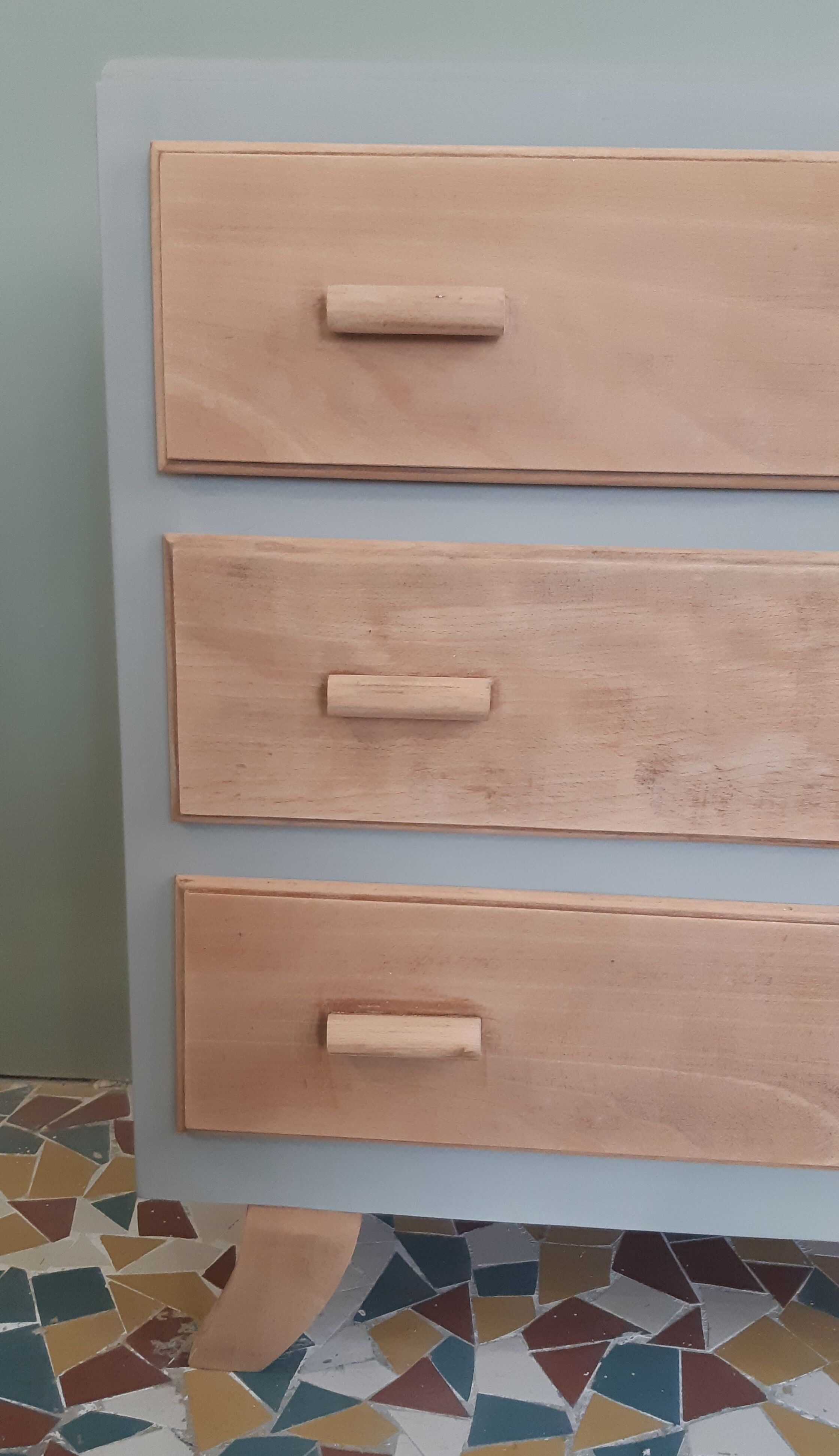 Vintage dresser revisited in grey and wood