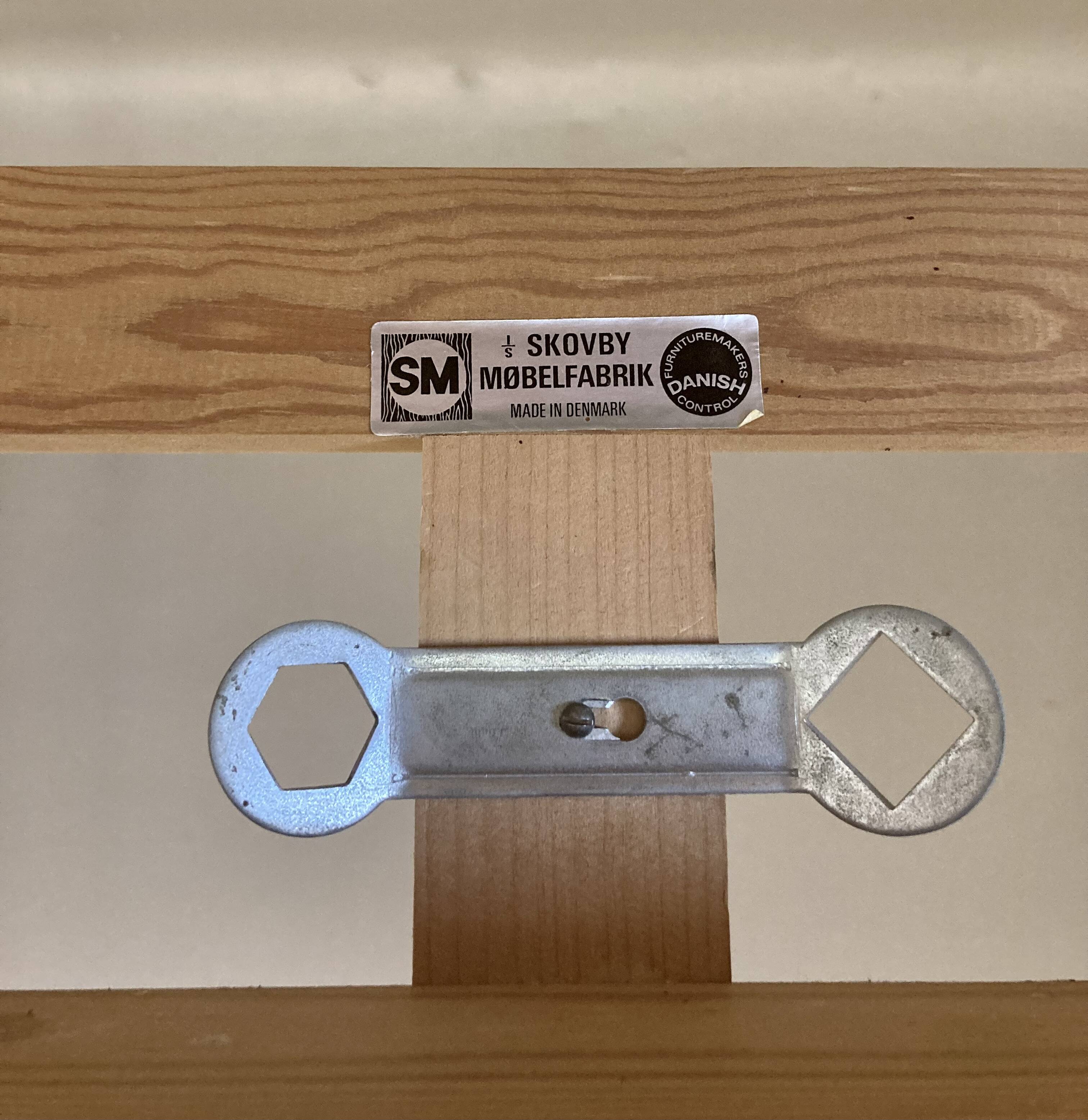 Extendable high table "Scandinavian Design" 1950.