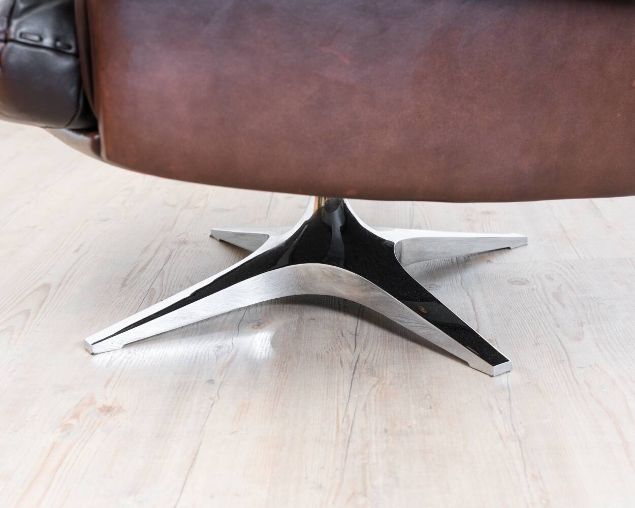 Brown leather swivel armchair by De Sede, model DS 31, 1960s, wine.