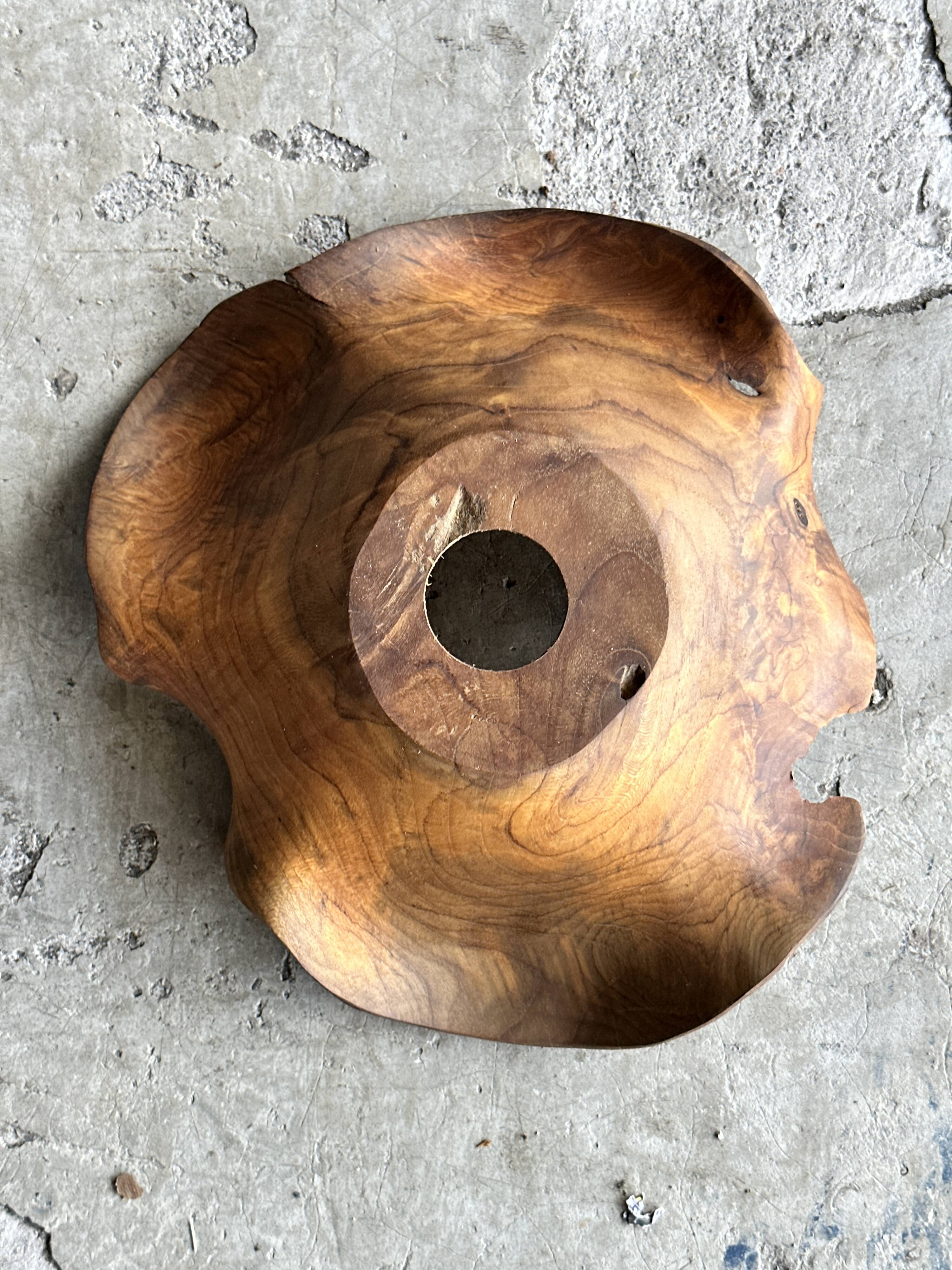 Small pendant light in corrugated teak leaf (Small D:30 H:20)