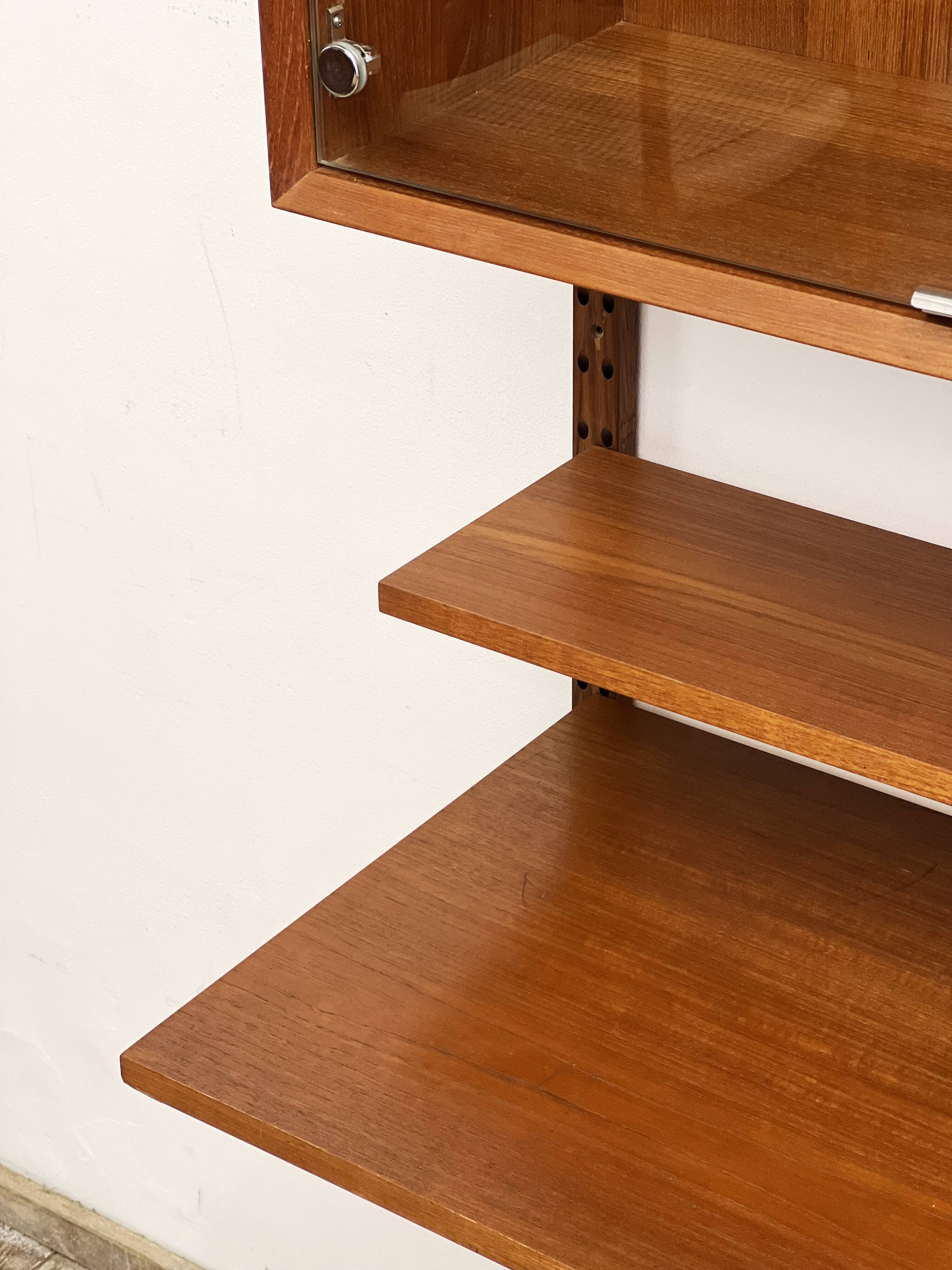 Small Mid-Century Modern Wall Unit,  Royal System with  Desk, Poul Cadovius for Cado, Denmark, 1950s