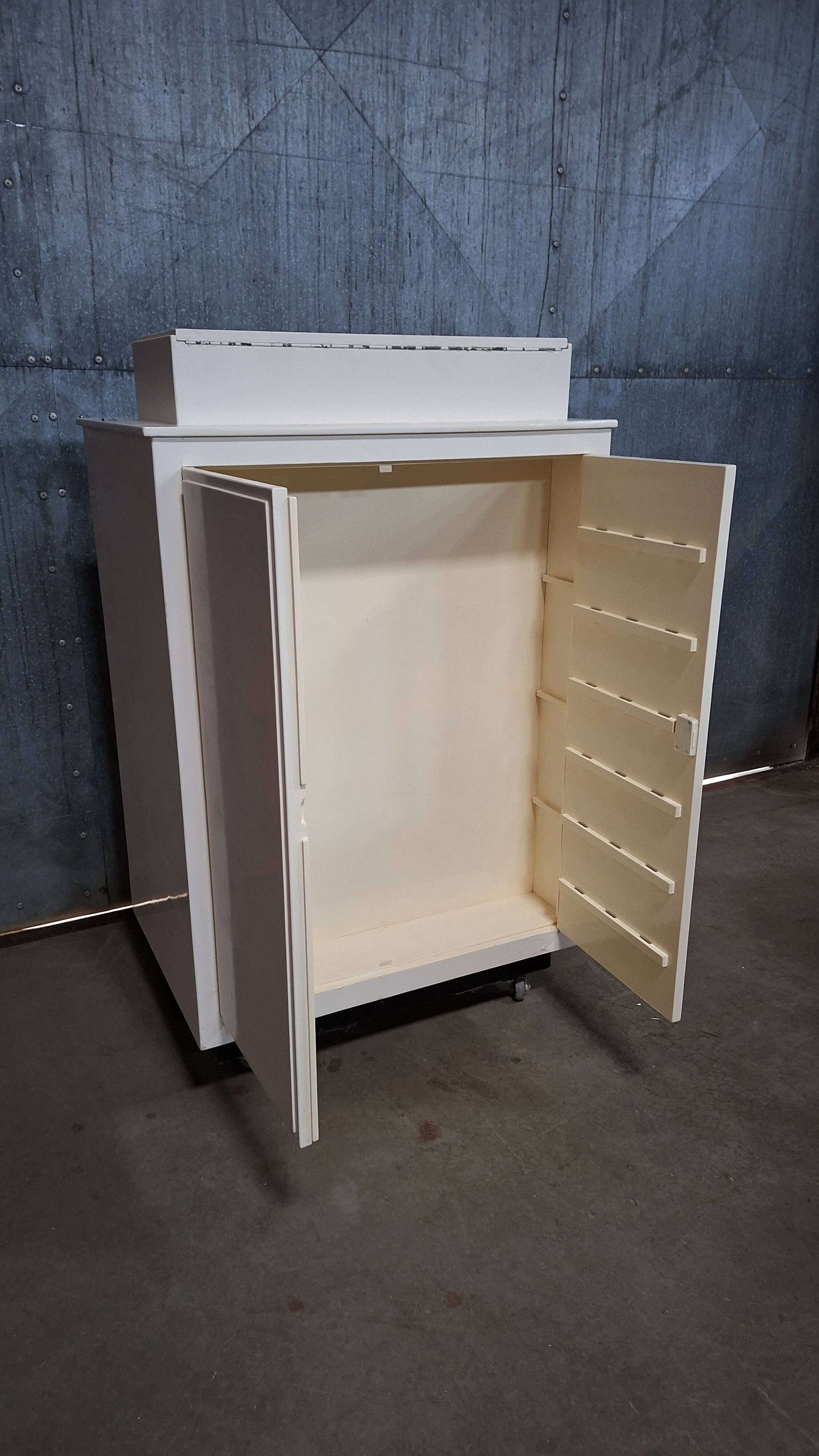 Meuble dentiste sur roulettes / meuble médical / commode à tiroirs