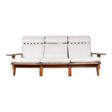 Danish sofa in solid oak and fabric, model GE375 by Hans Wegner 1960.