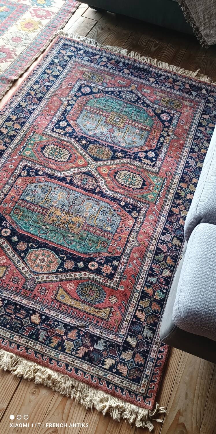 Vintage Iranian Kenareh rug from the 1980s. Handcrafted.