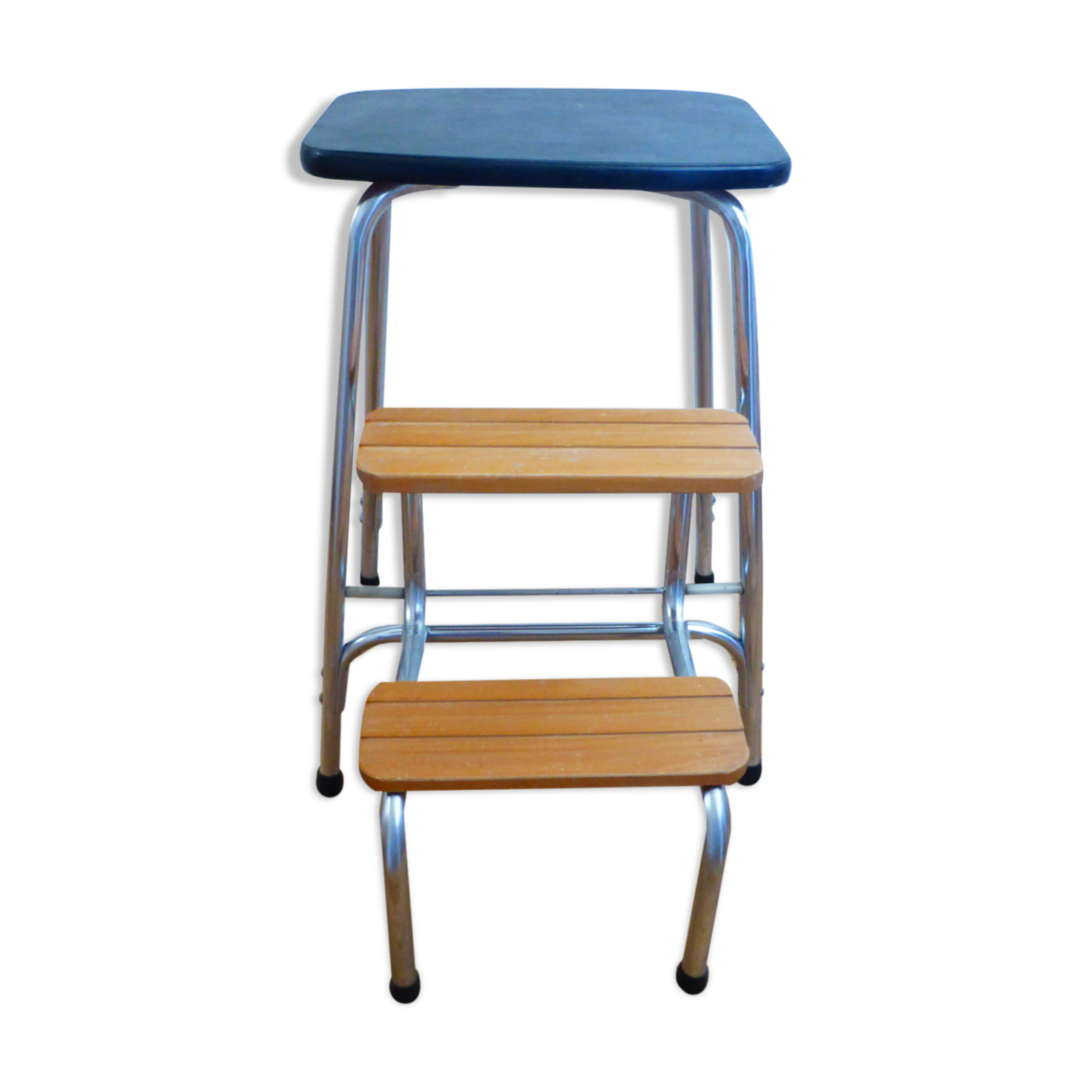 Stepladder walking retractable foot