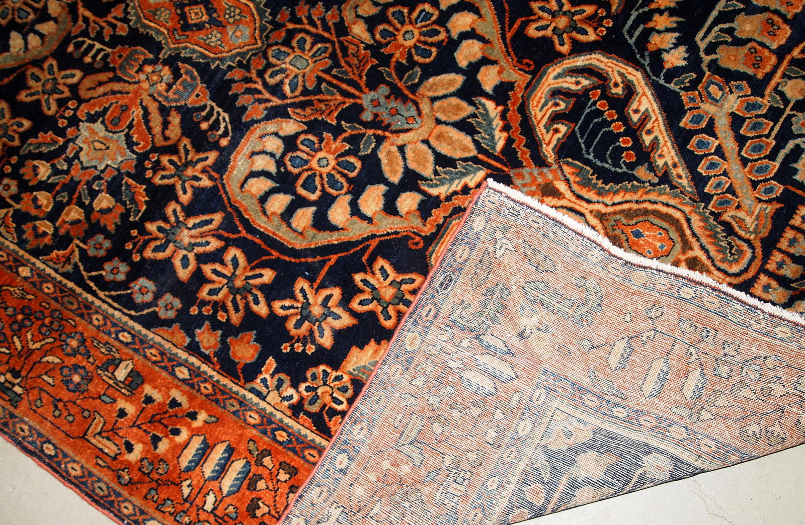 Handmade antique Persian Sarouk rug 4.1' x 6.7' (125cm x 204cm) 1920s - 1B782