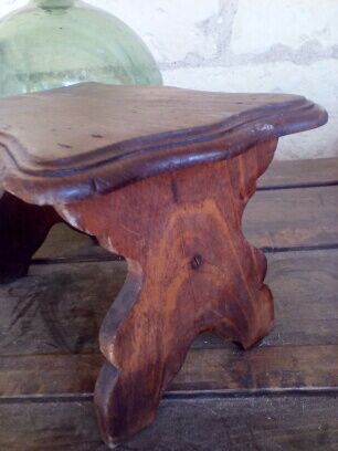small bench rests feet