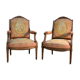 Paire de fauteuils de style Louis XVI en noyer