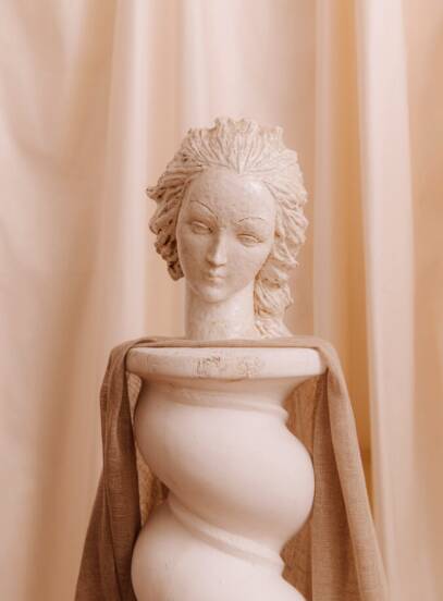 Glazed ceramic with the effigy of a woman by the sculptor Eugenio Pattarino