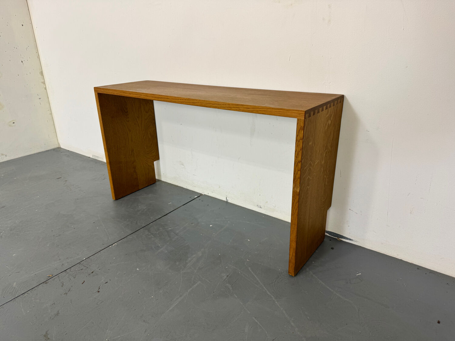 Magnifique banc d'entrée minimaliste en bois, de belle facture, années 1970