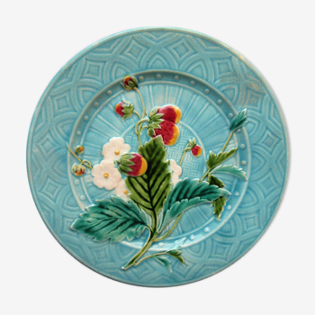 Sarreguemines barbotine plate, 1920: Strawberries and flowers