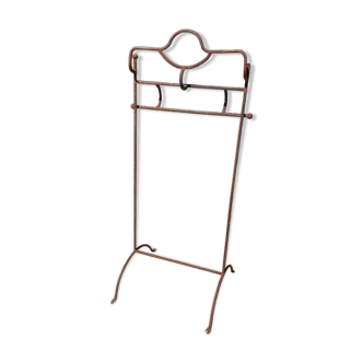 Wrought iron chamber valet