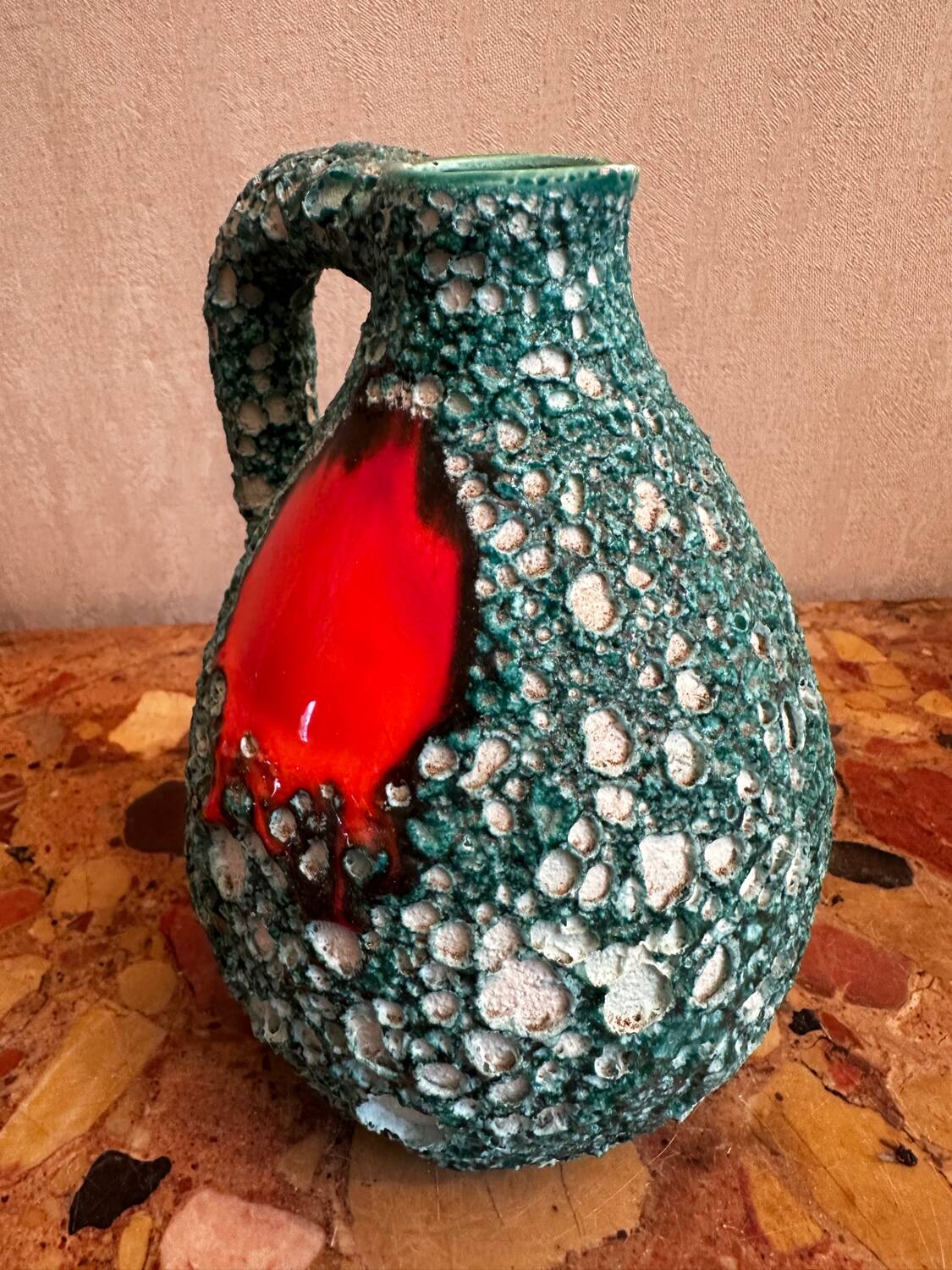 Pichet Vallauris années 60 rouge émaillé Fat Lava vert écume des mers