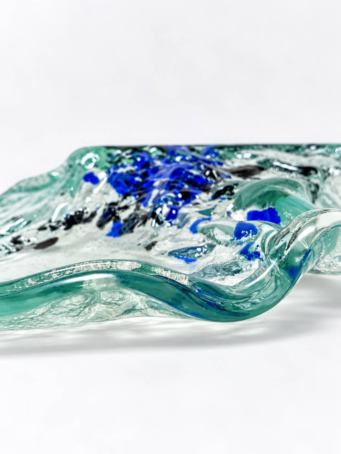 Grand centre de table en verre fusionné – pièce sculpturale abstraite