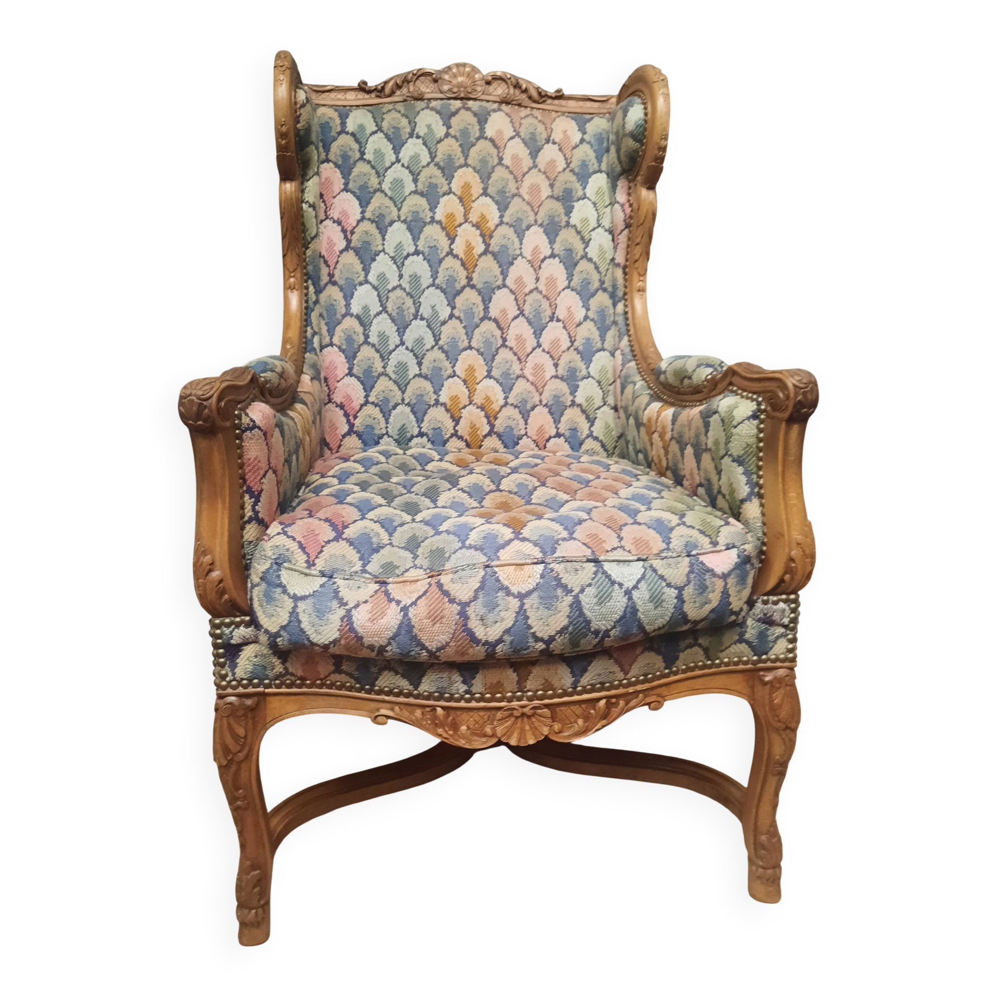 Bergere à oreilles en bois sculpté de style régence