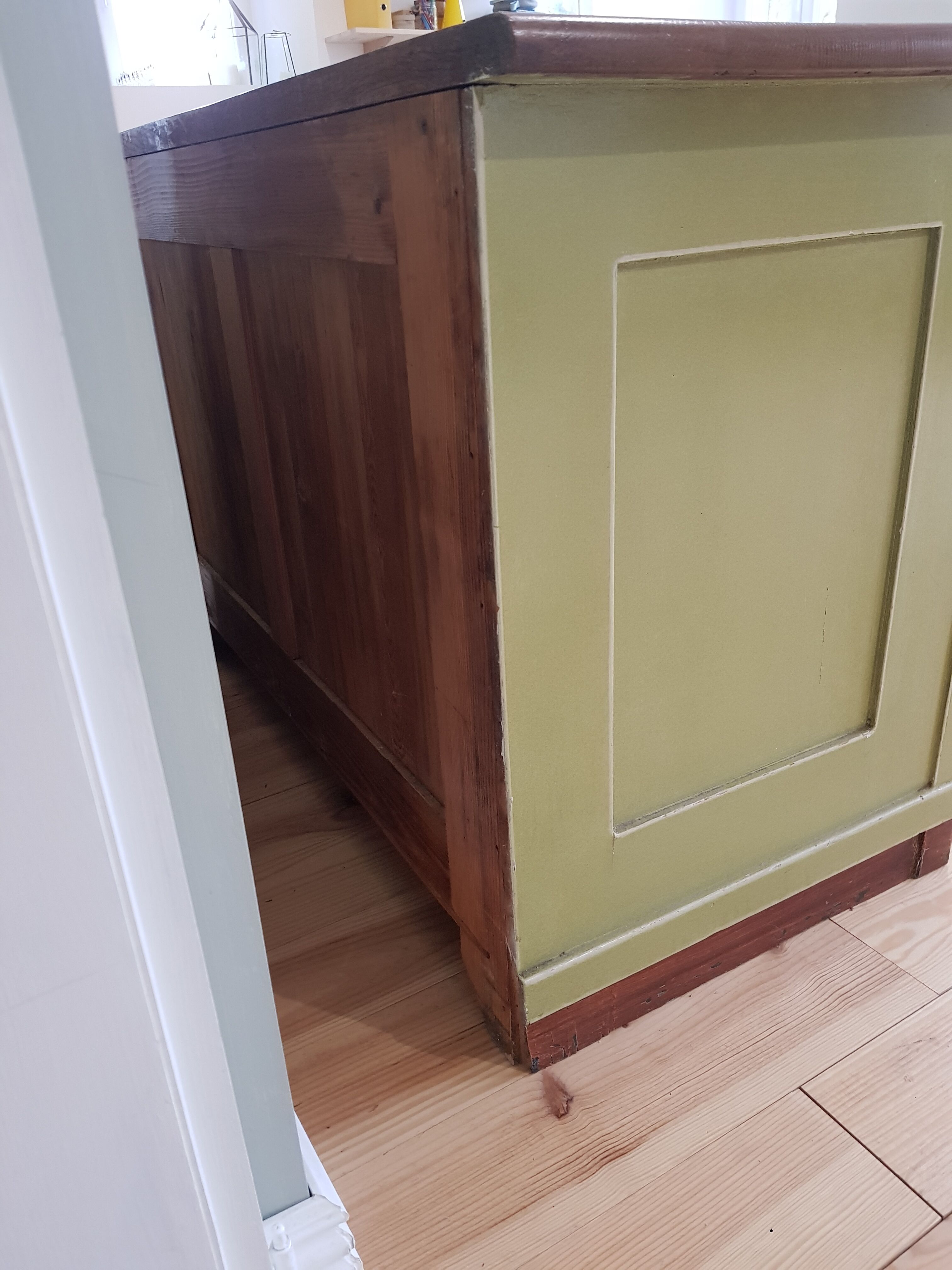 Commode rétro dans son jus
