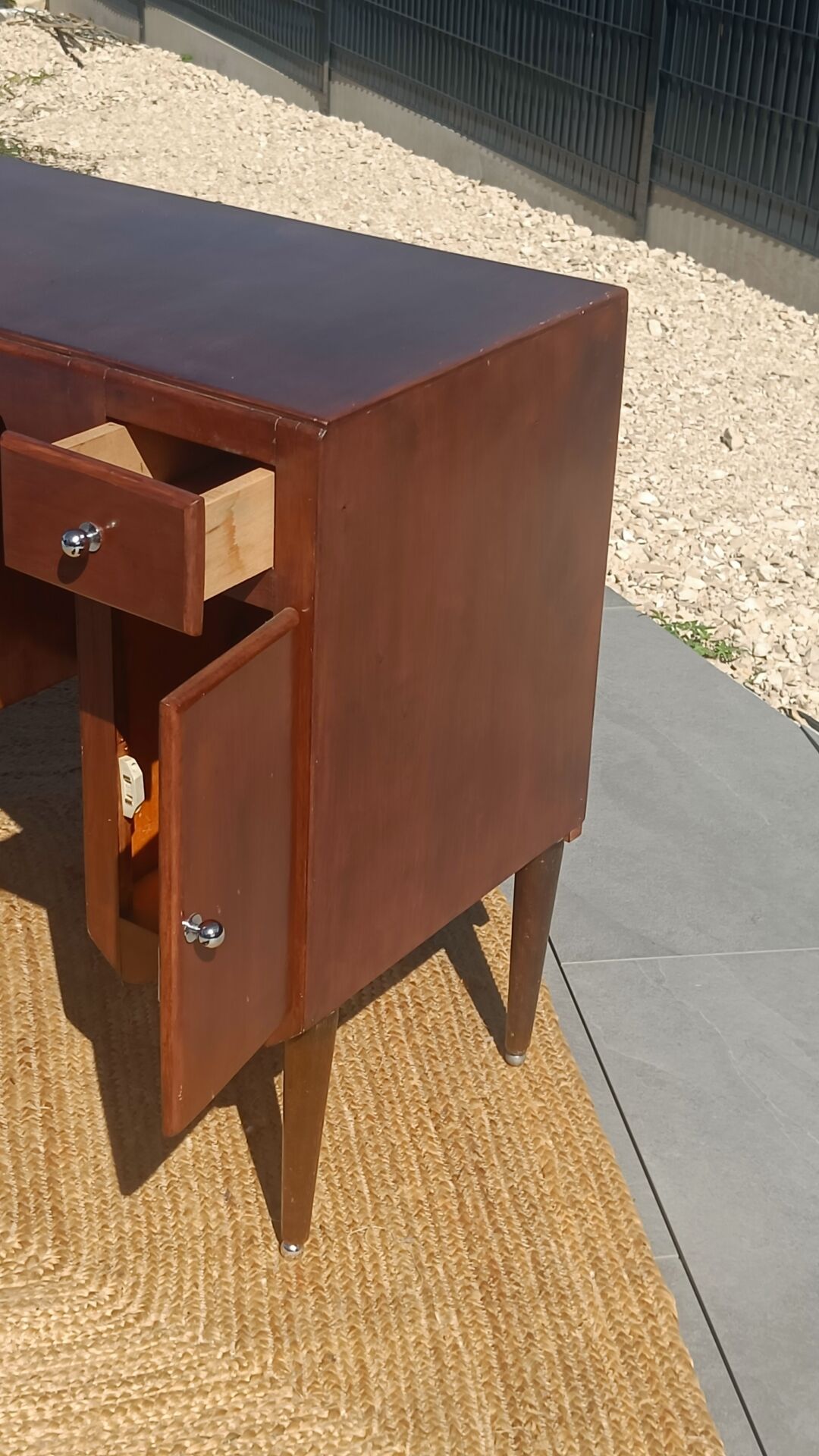 Bureau vintage artisanal en bois