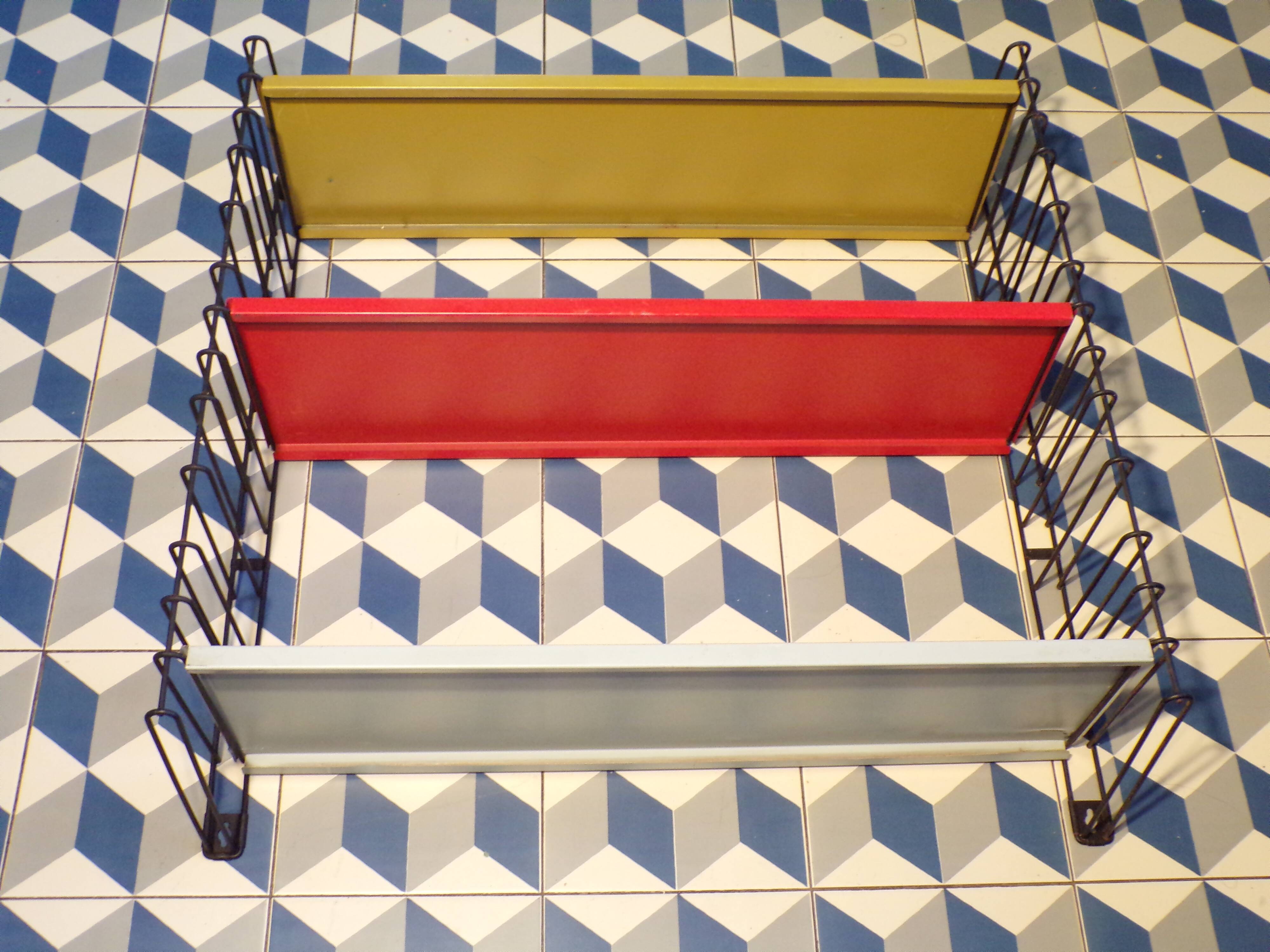 Tomado shelf with 3 shelves