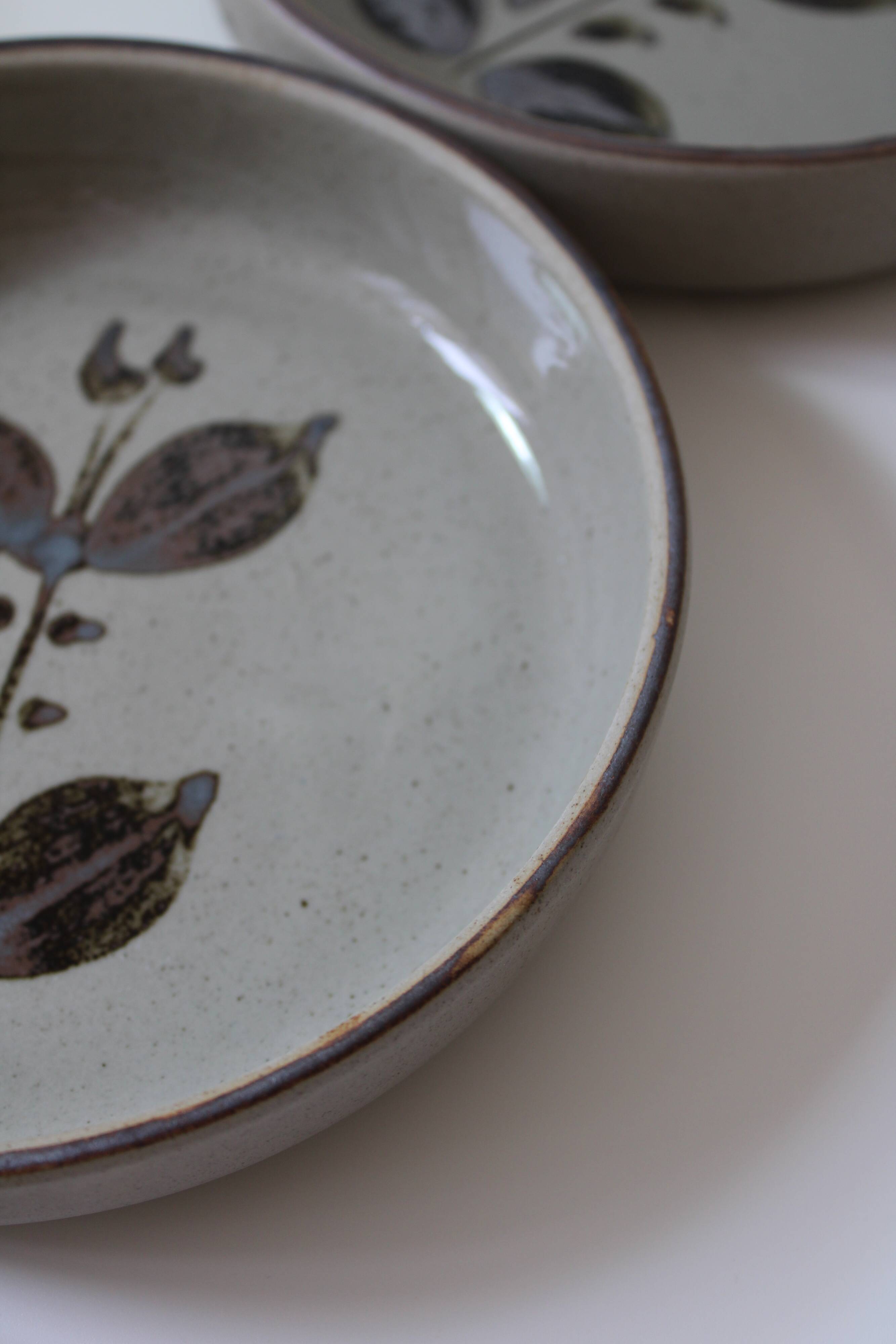 6 small vintage Arnon stoneware flower deep plates