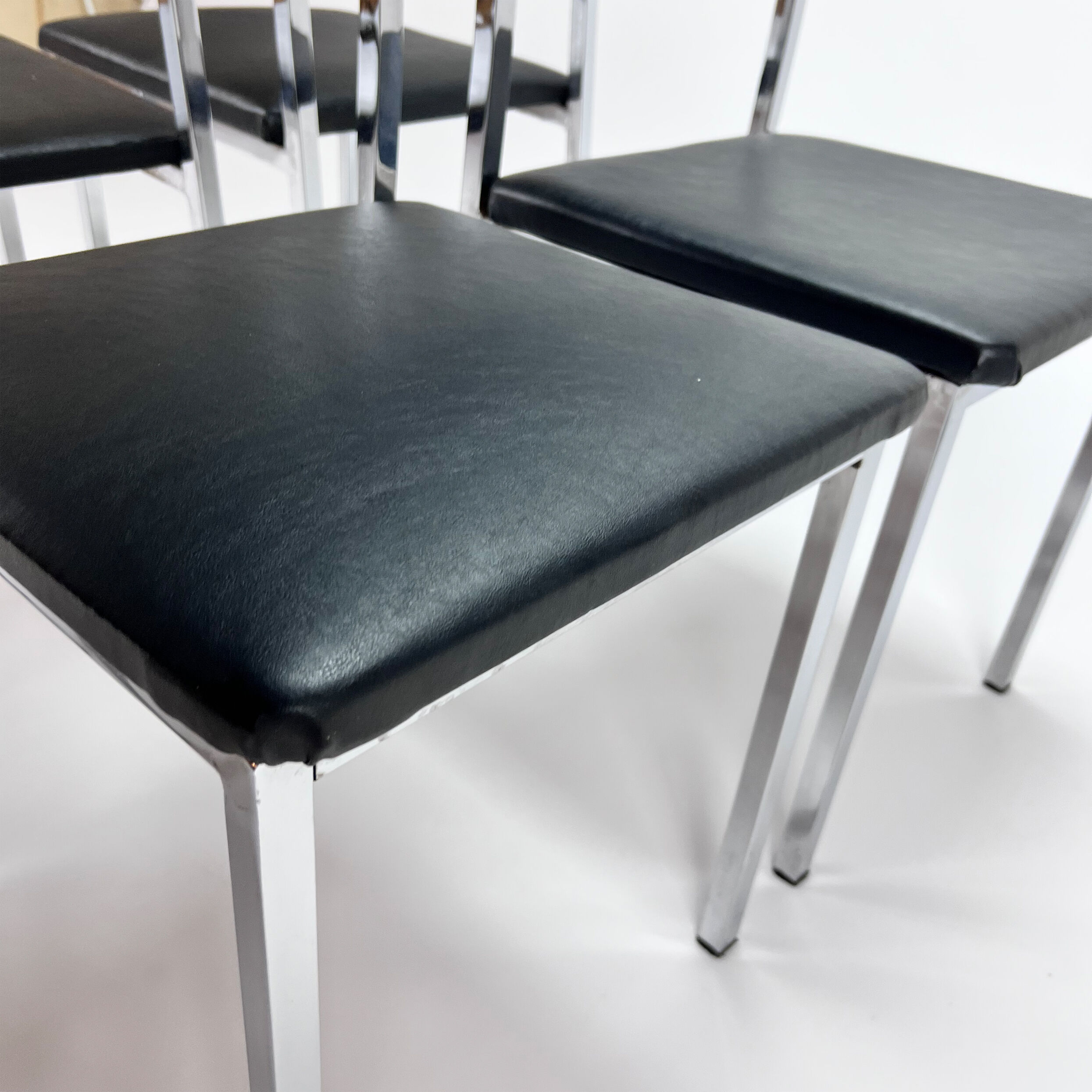 Set of 6 belgium chrome and skai dining chairs, 1960s