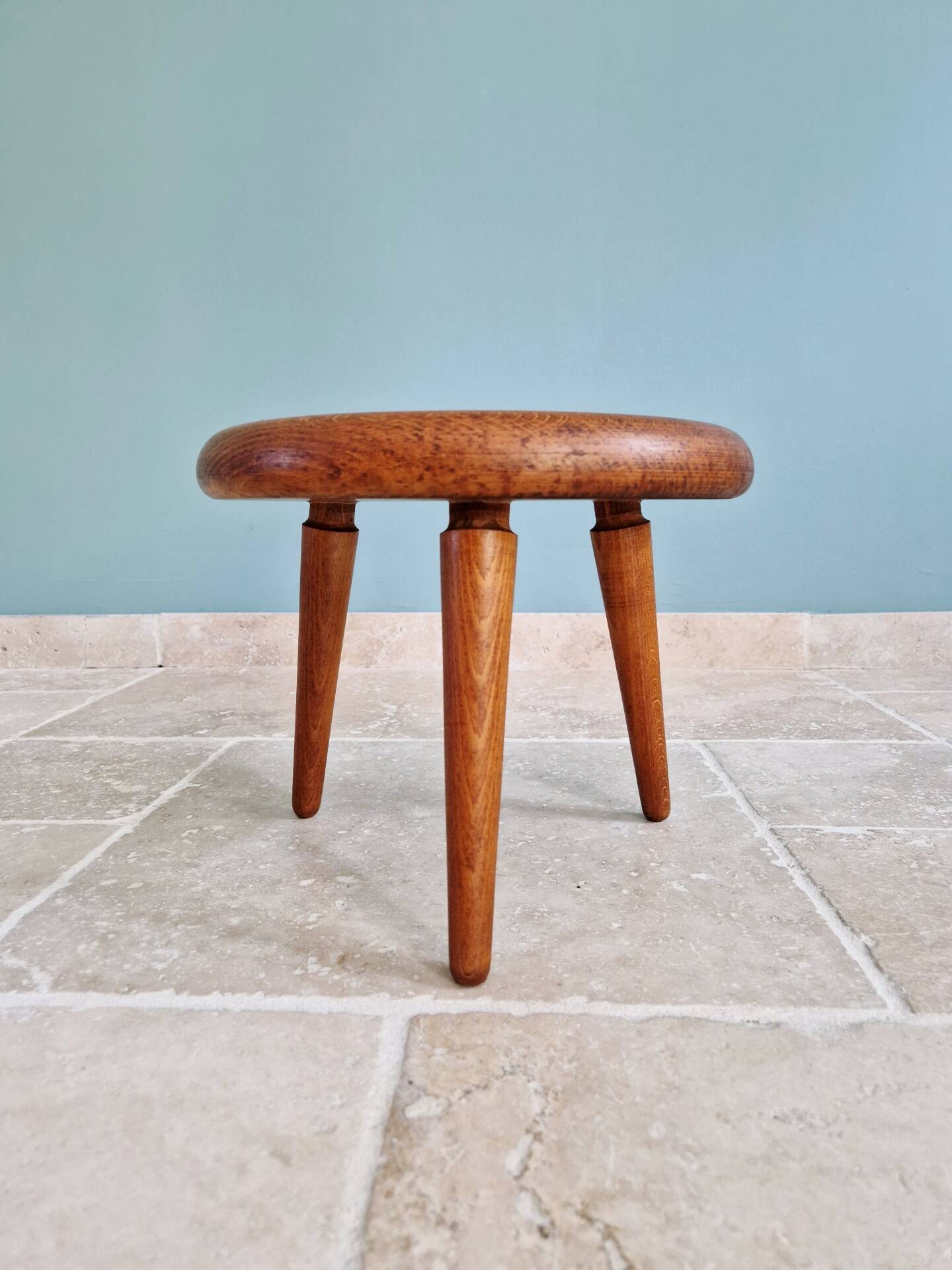 Modernist tripod stool in solid wood, 1950s