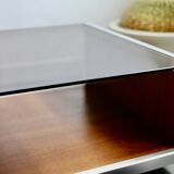 Table basse bois, aluminium et verre fumé. circa 1970