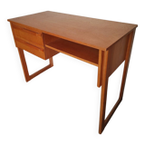 Scandinavian desk with sled legs
