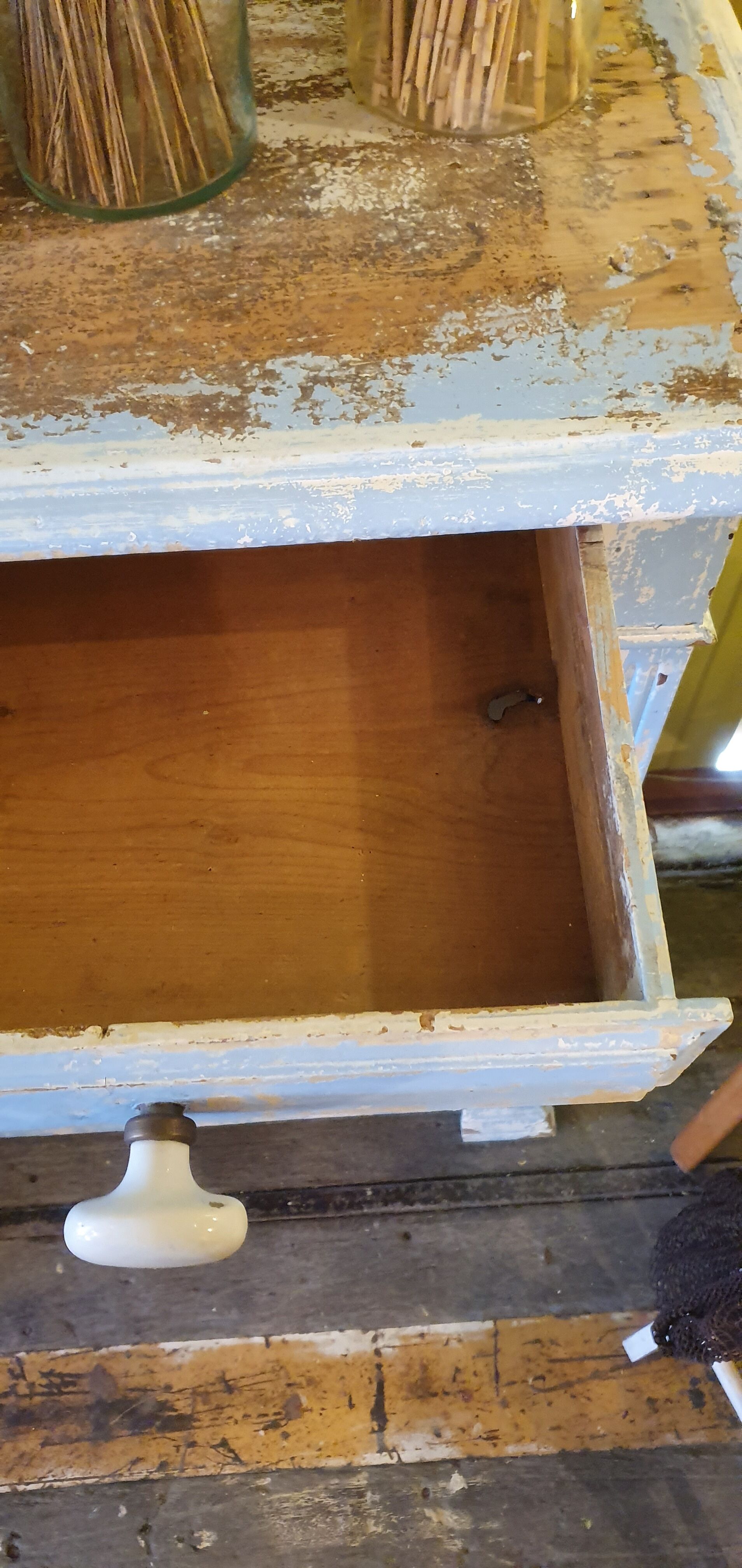 Buffet without pretty door patina