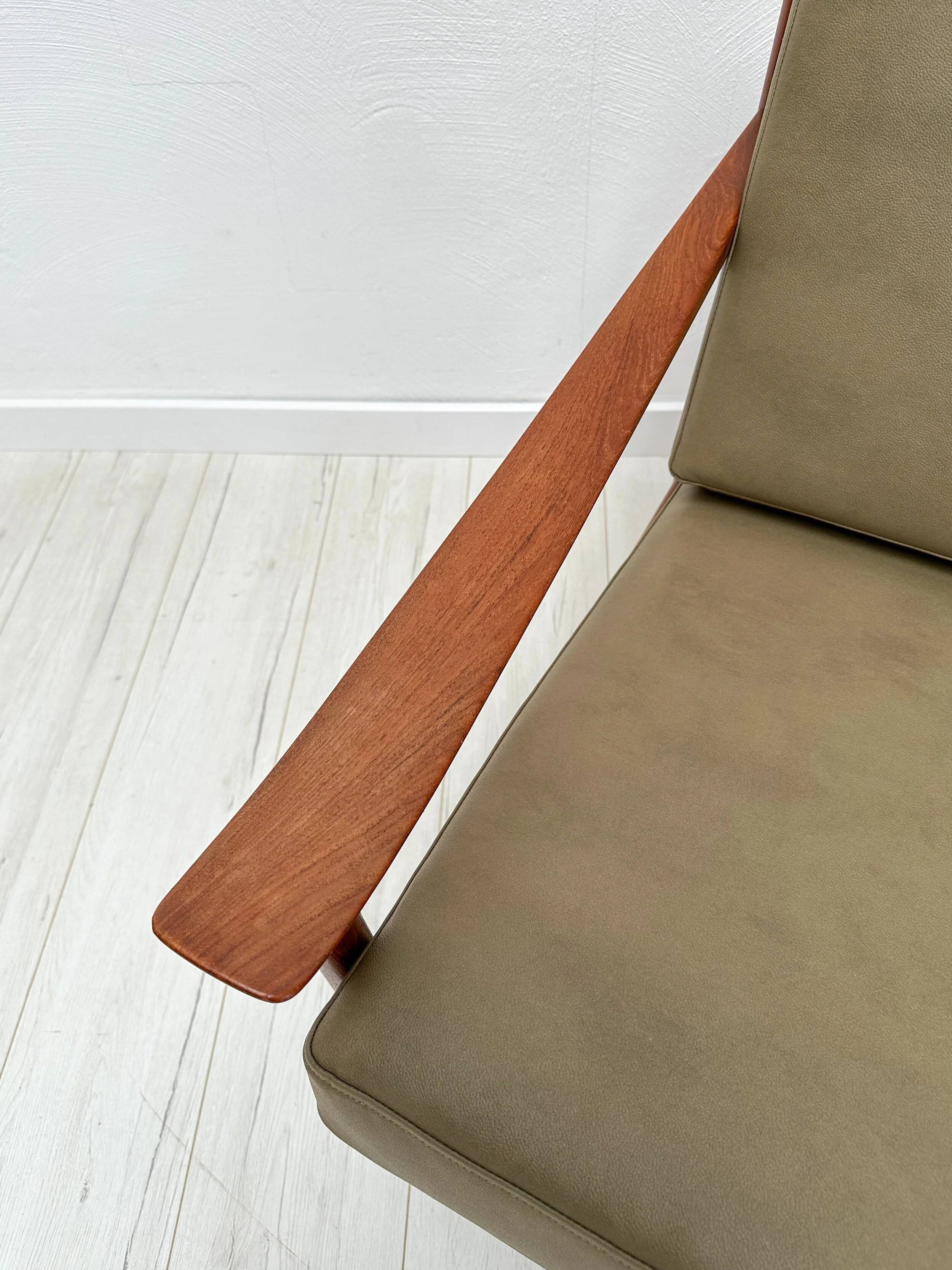 1/2 '60s vintage Danish teak armchair FD 130 by Peter Hvidt & Orla Mølgaard-Nielsen for France & Daverkosen