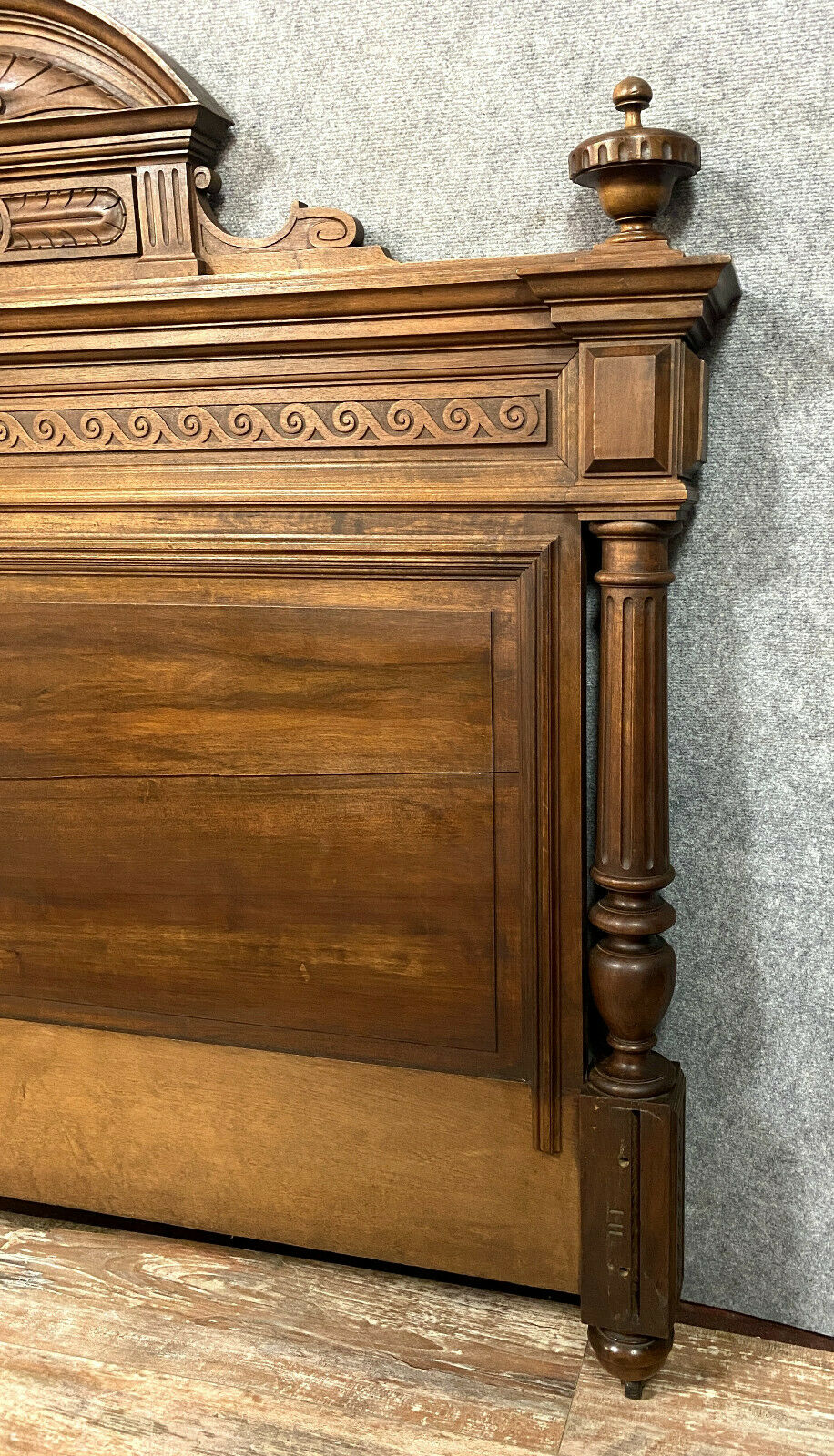 Louis XVI bed from center in walnut and bramble around 1850