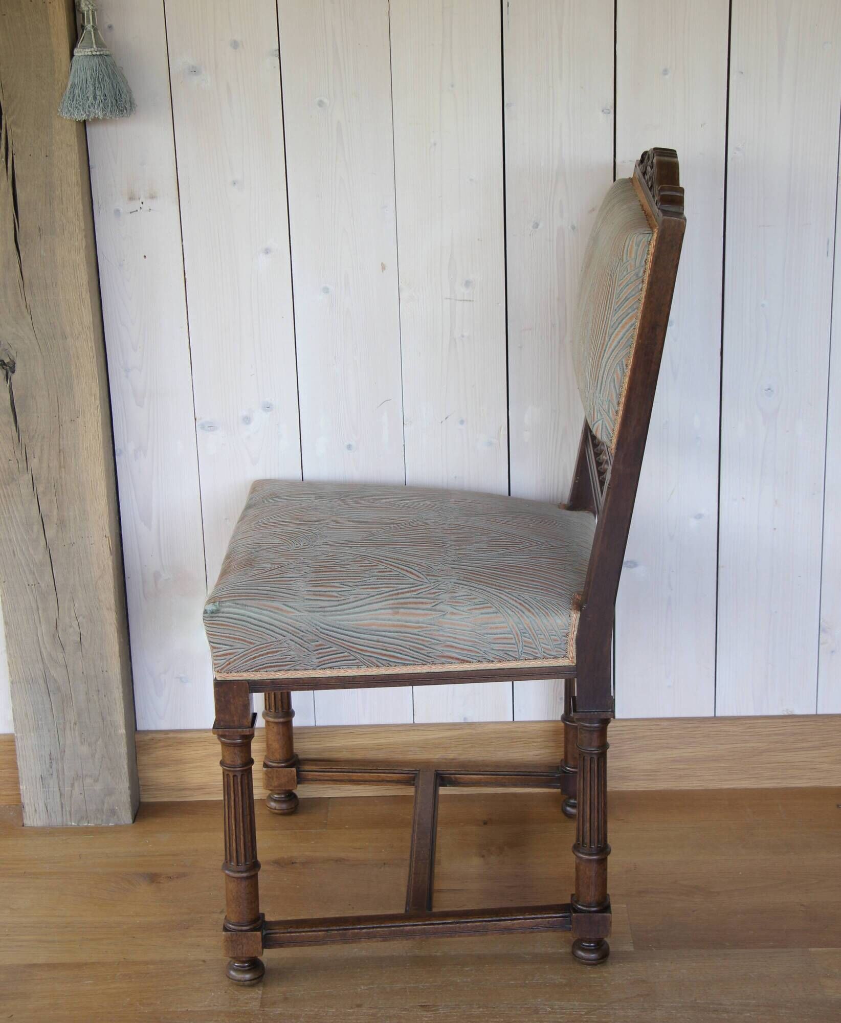 4 upholstered chairs in Henri II style