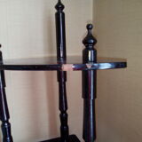 Corner shelf in Chinese lacquer