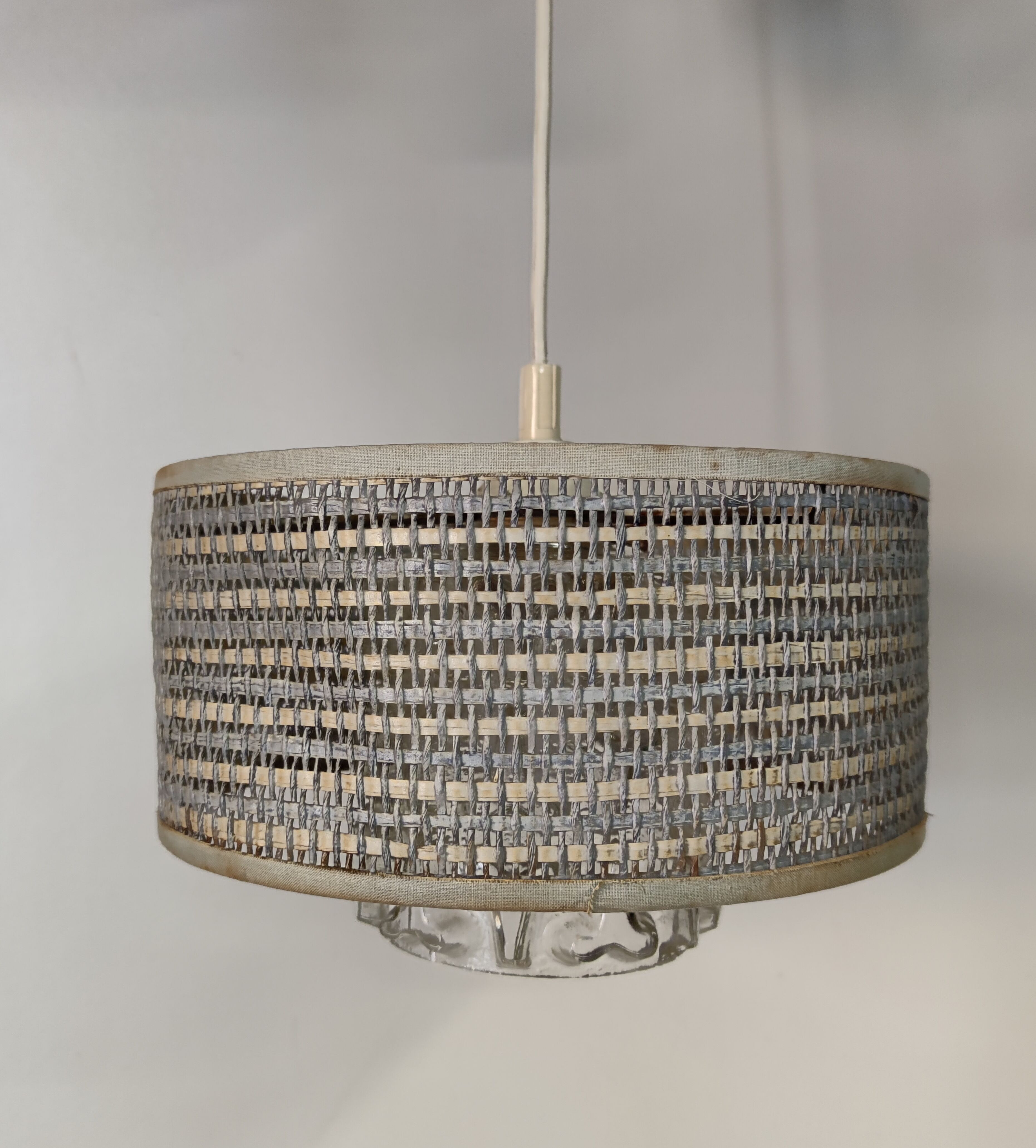 Glass suspension with or without lampshade