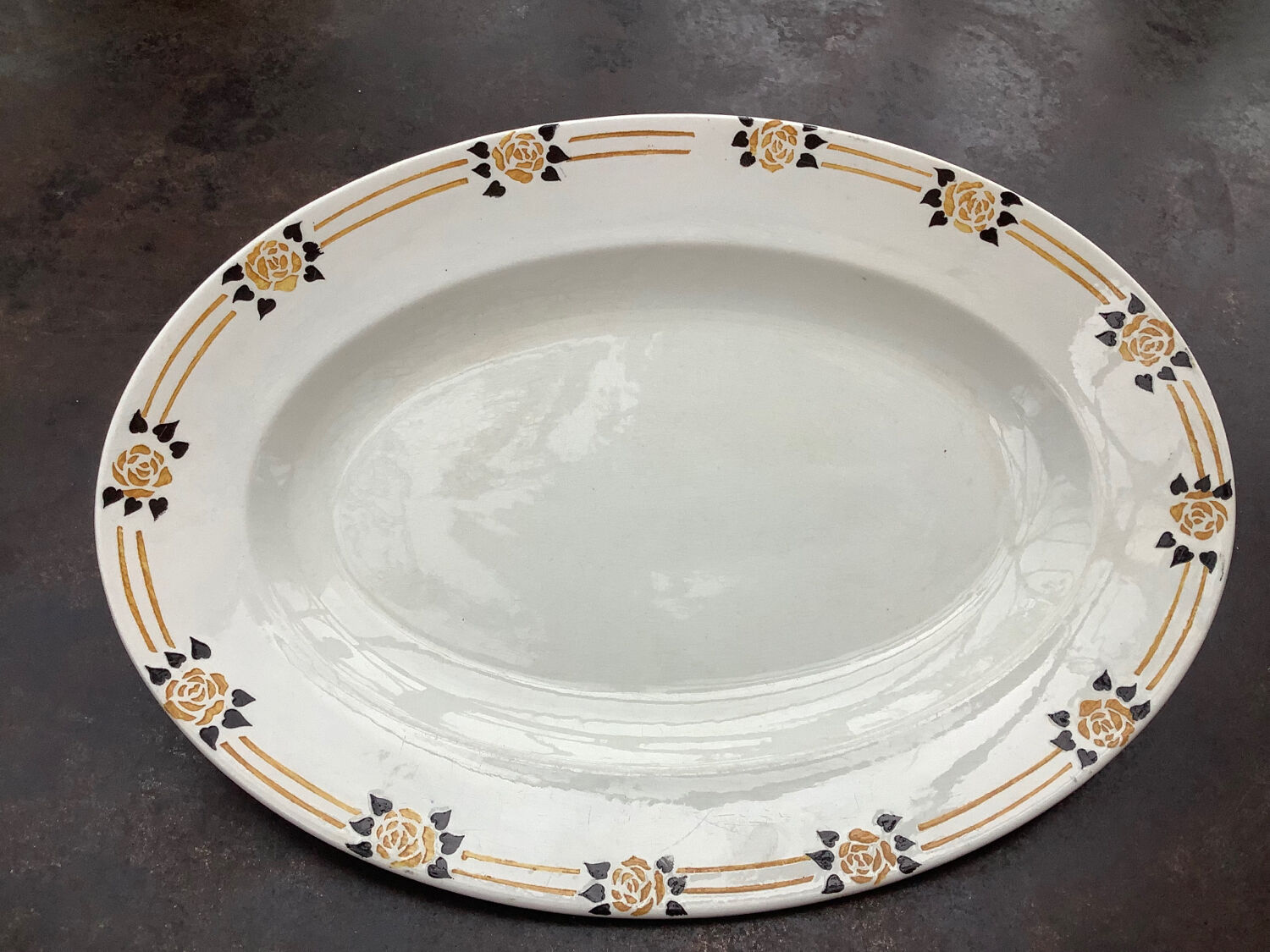 Oval earthenware dish of Onnaing