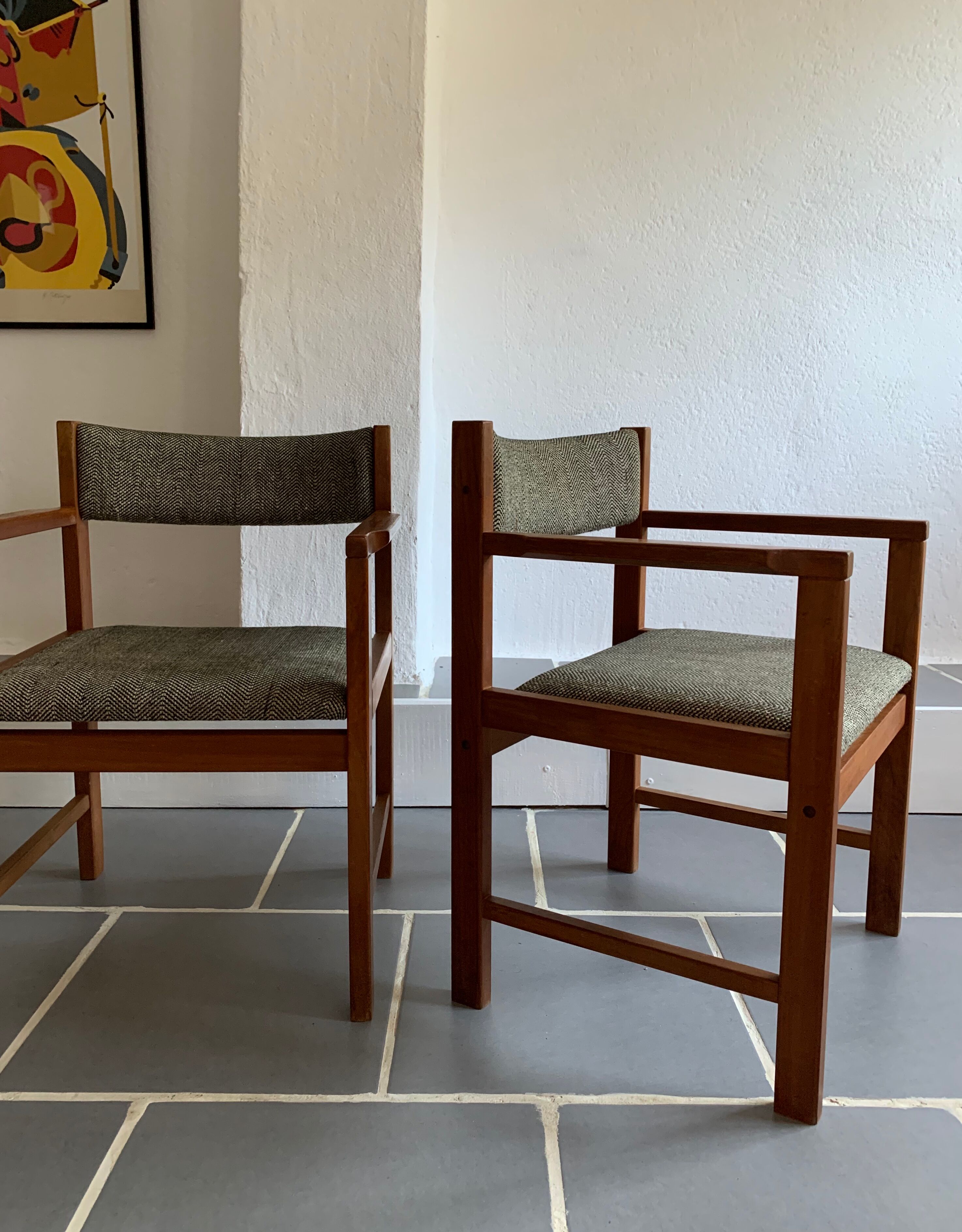 Set 6 chairs and 2 vintage Scandinavian teak and tweed chairs