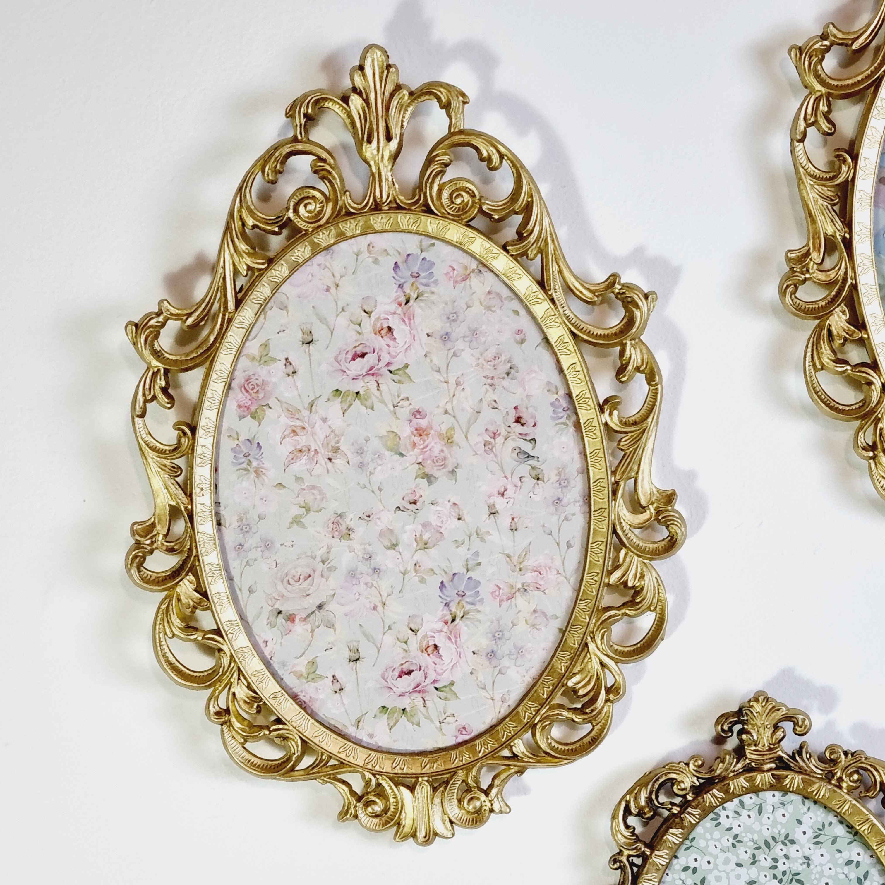Set of 2 gilded metal frames italy