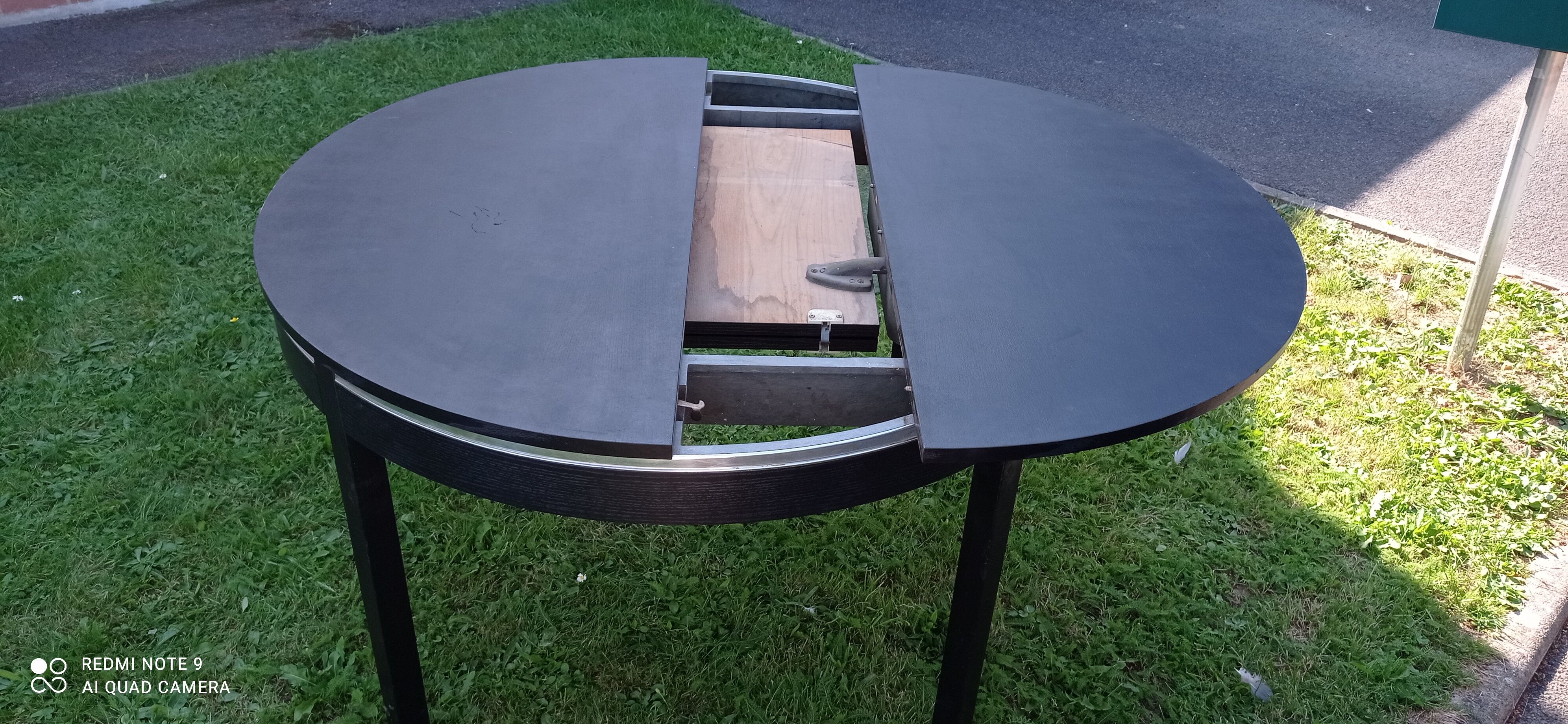 Roche & bobois 1970s edition round extendable dining table