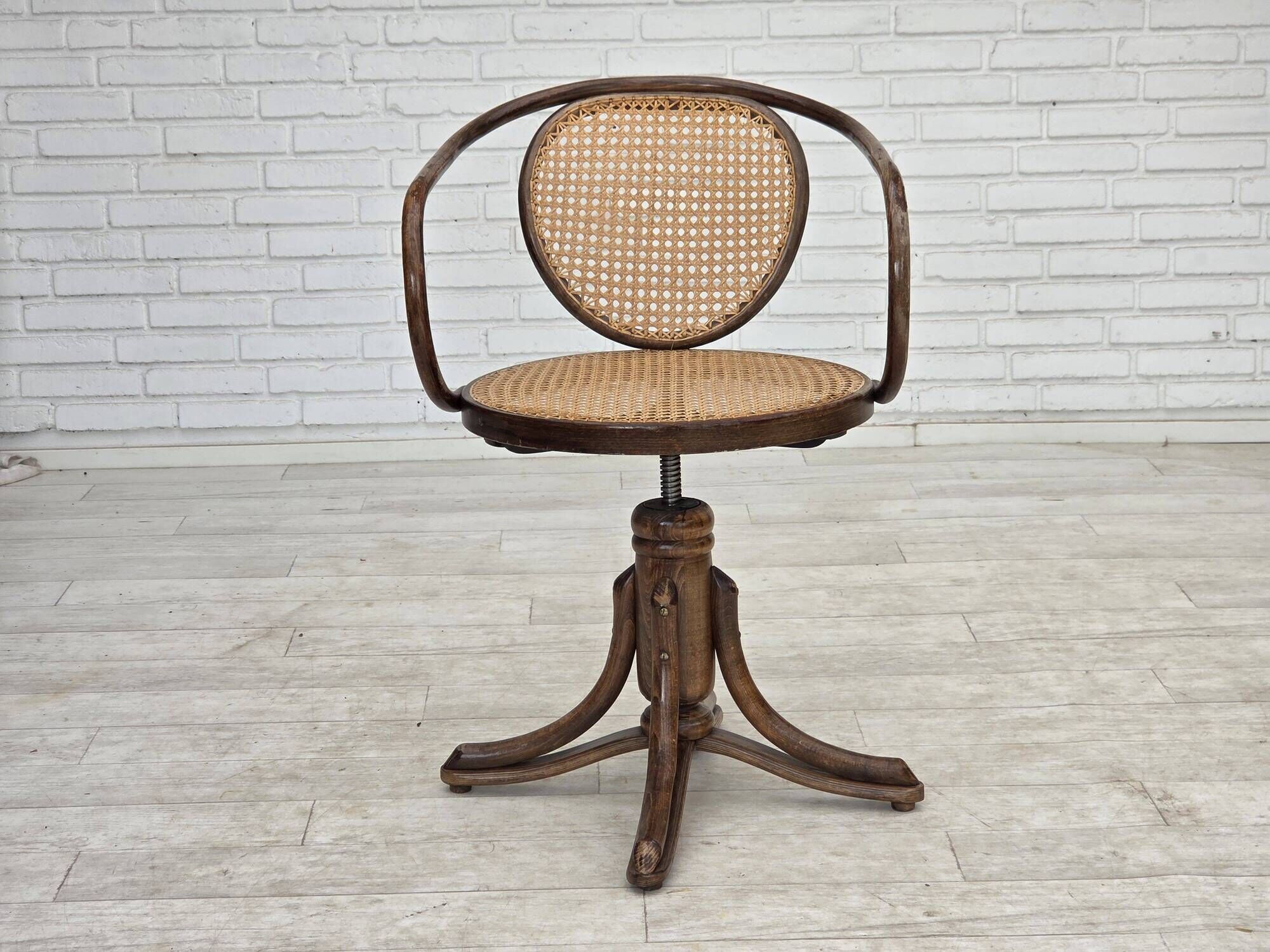 1950s, swivel armchair, bent wood, furniture mesh.