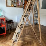 Escabeau de peintre ancien en bois