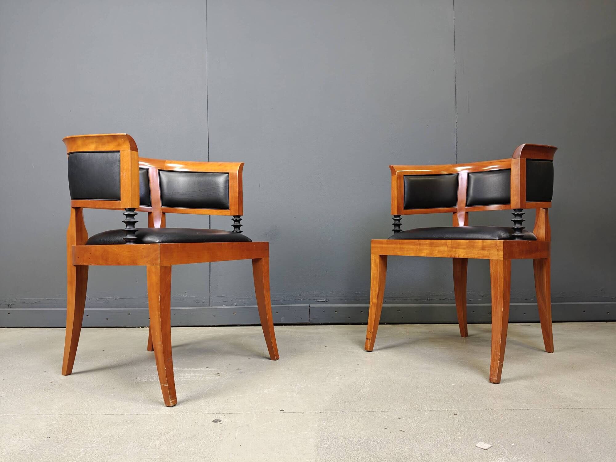 Set of 2 Cherry wood armchairs by Leon Krier Model Sella Media by Giorgetti